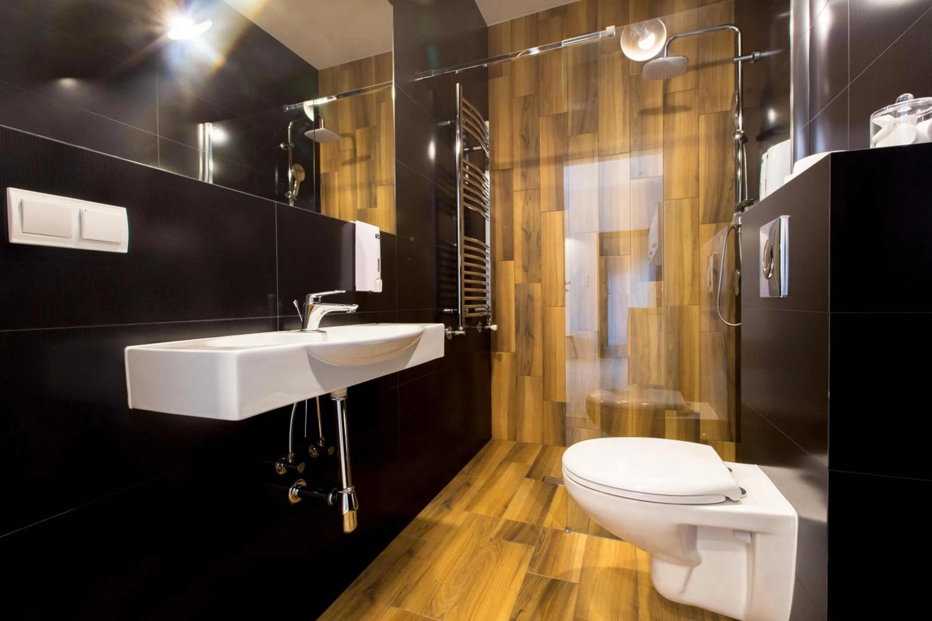 Shower in Apartamenty City.