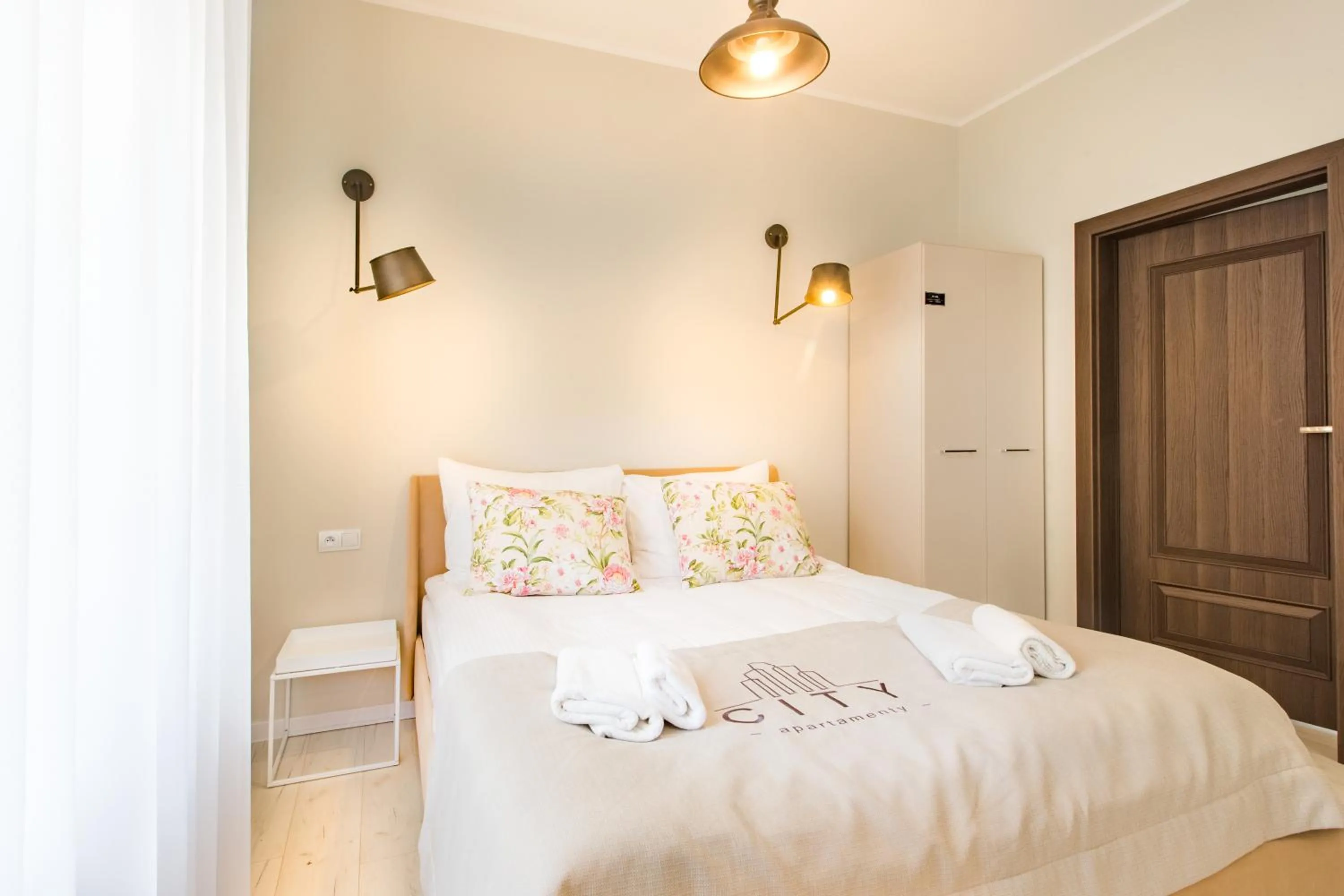 Bedroom, Bed in Apartamenty City.