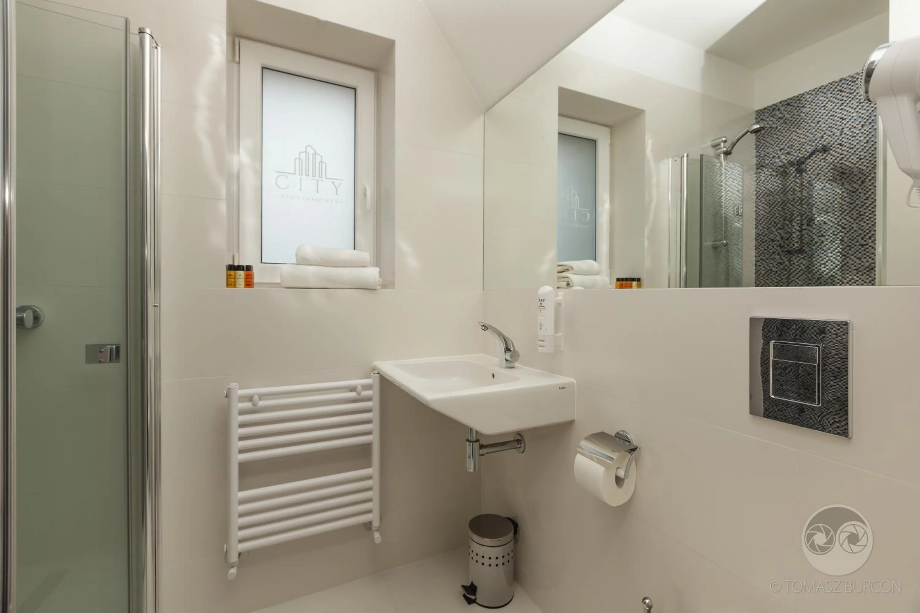Bathroom in Apartamenty City.