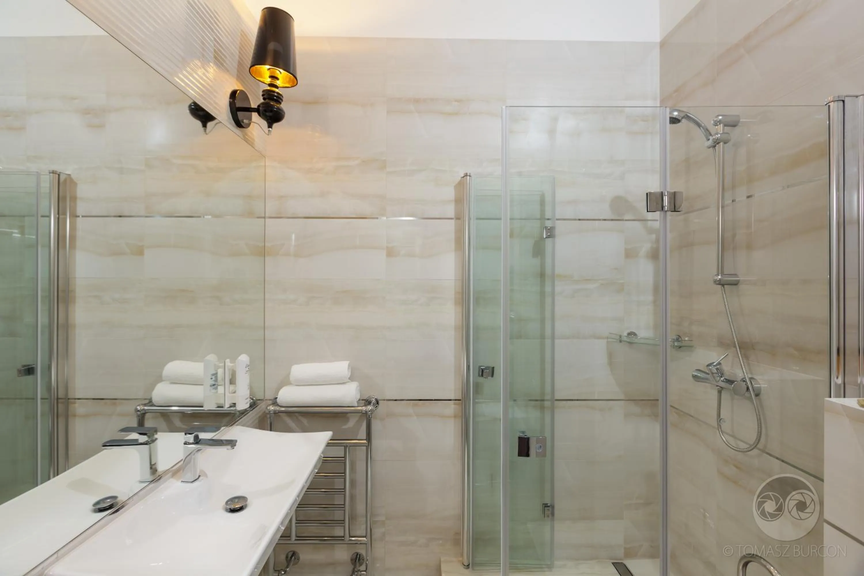 Shower in Apartamenty City.
