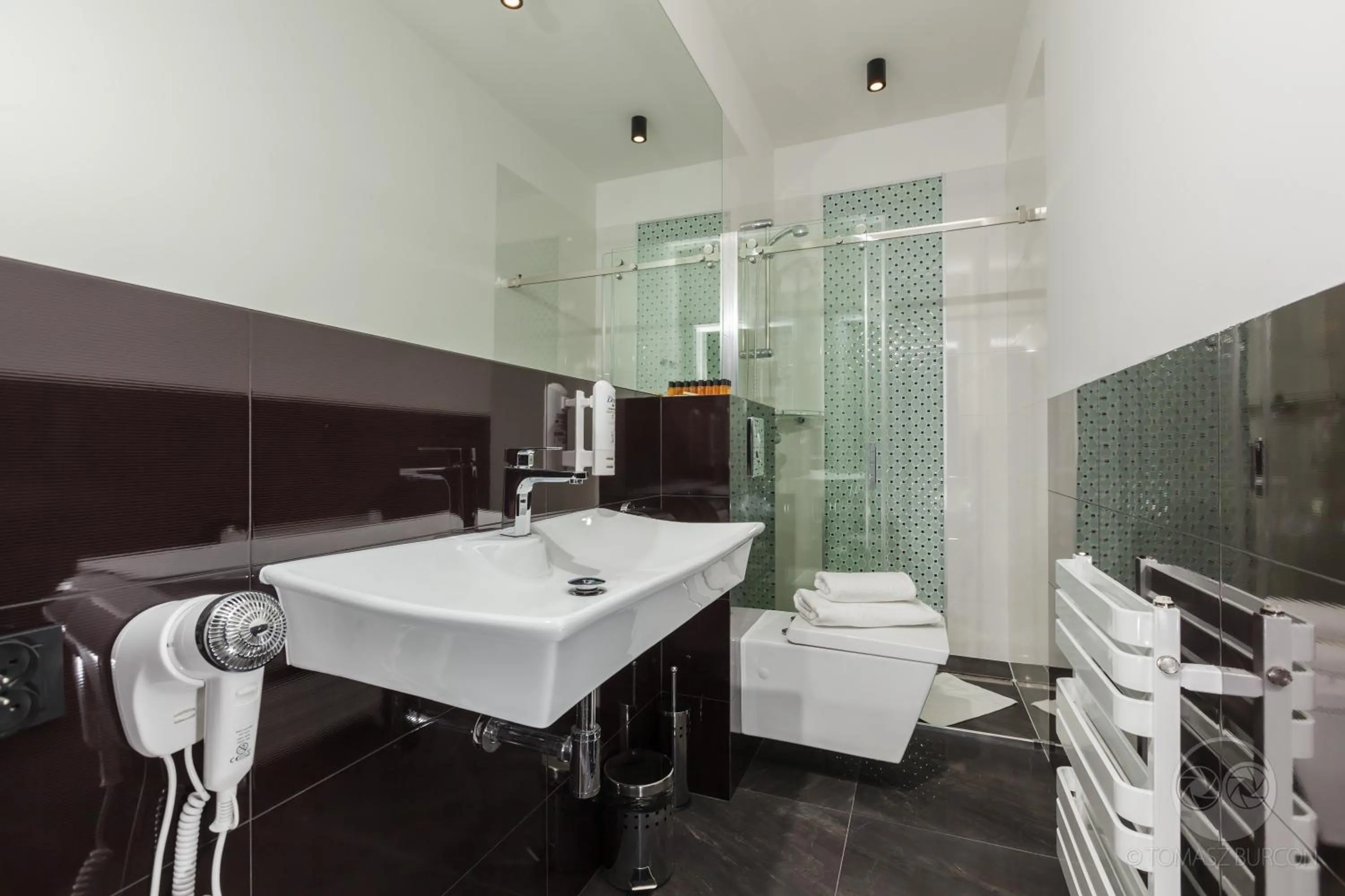 Shower in Apartamenty City.