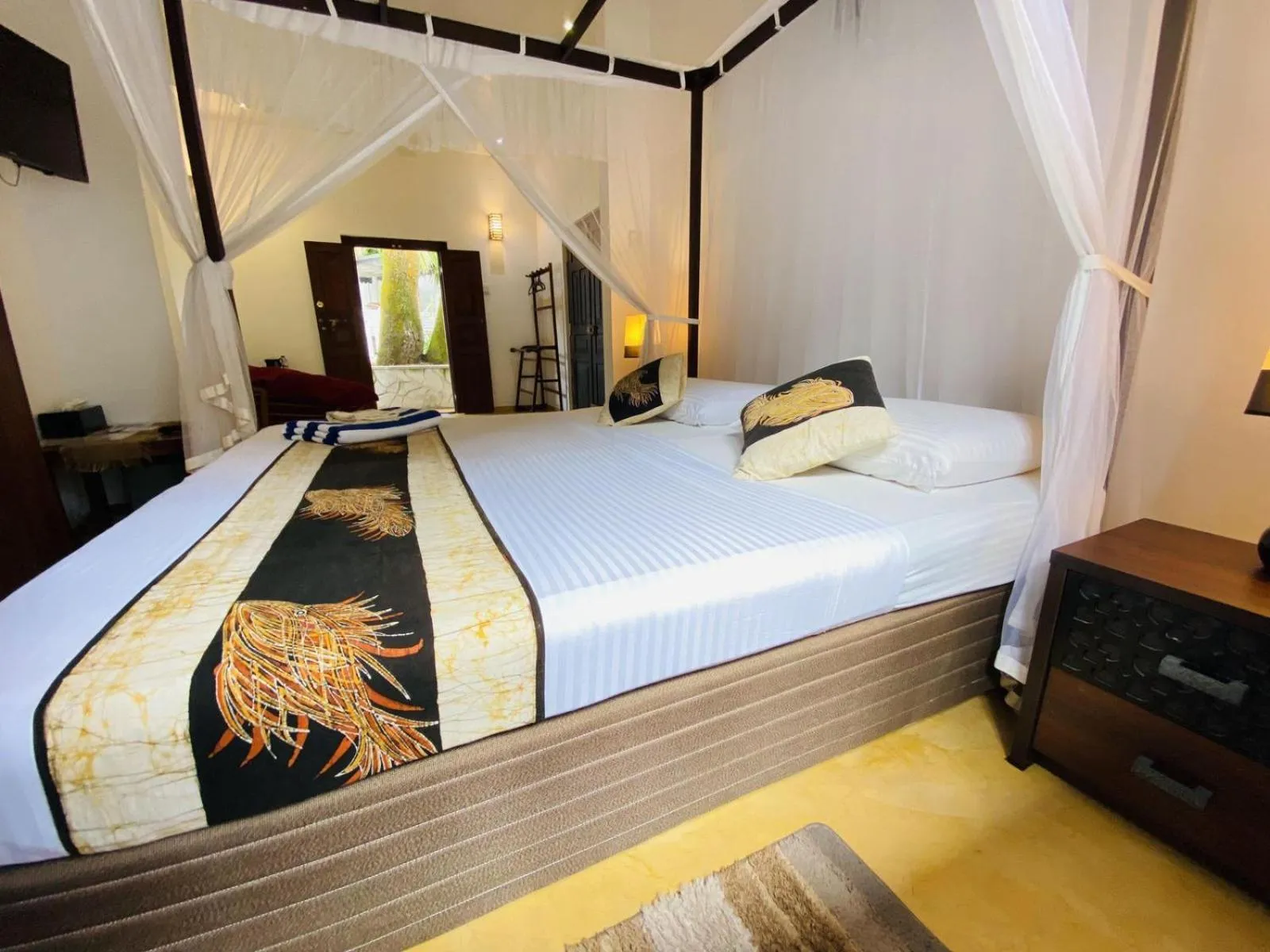 Bed in Glamour Mirissa