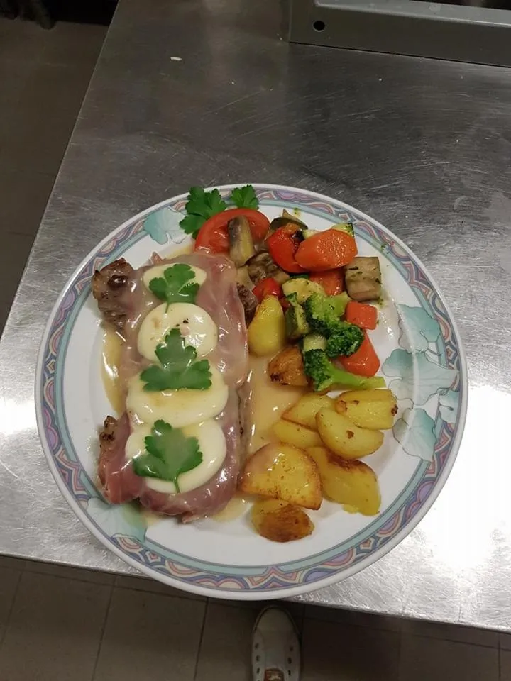 Restaurant/places to eat in Fino da Mario