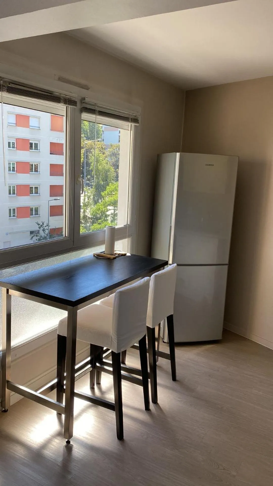 Kitchen or kitchenette in Appart' Hôtel Fauriel Saint-Etienne Parking privé balcon wifi