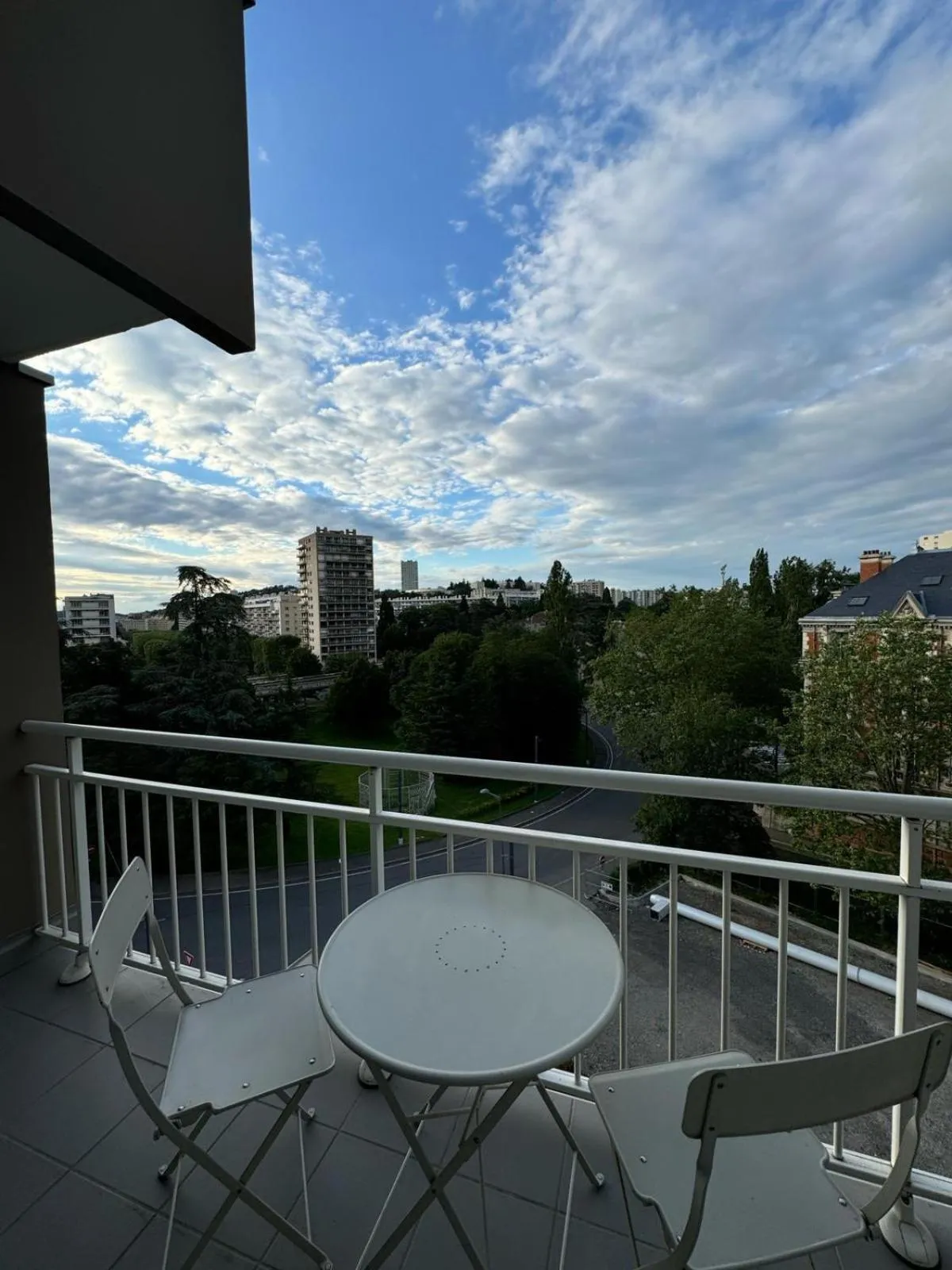 Balcony/Terrace in Appart' Hôtel Fauriel Saint-Etienne Parking privé balcon wifi