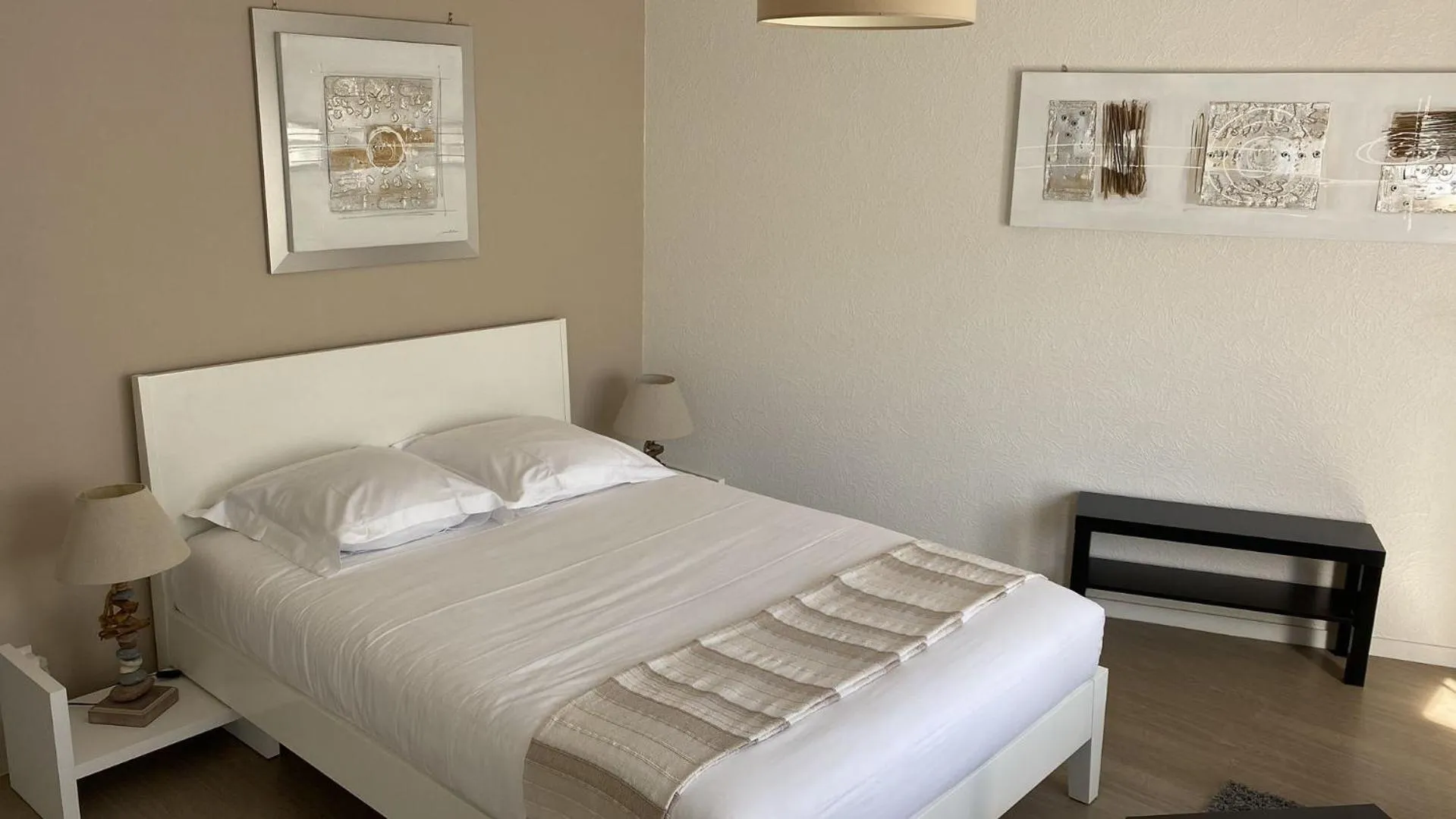 Bedroom, Bed in Appart' Hôtel Fauriel Saint-Etienne Parking privé balcon wifi