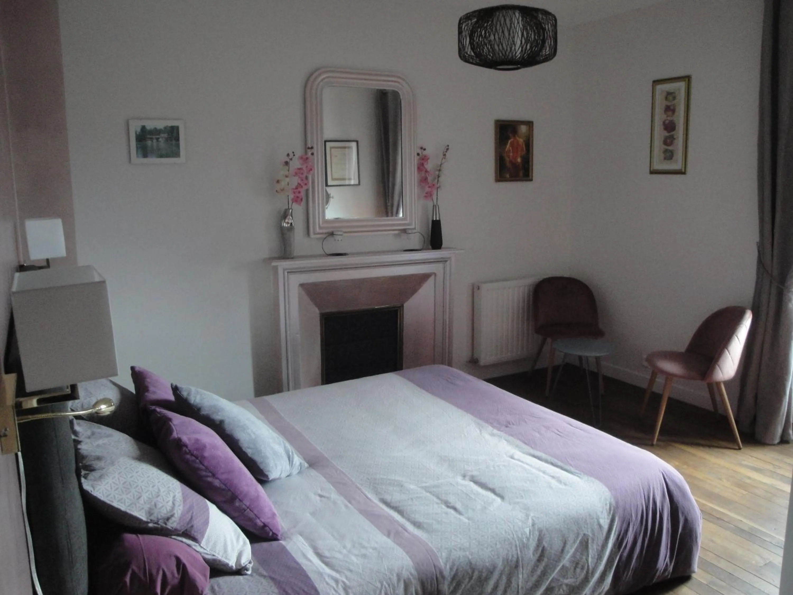 Photo of the whole room, Bed in Le Relais des Capucines