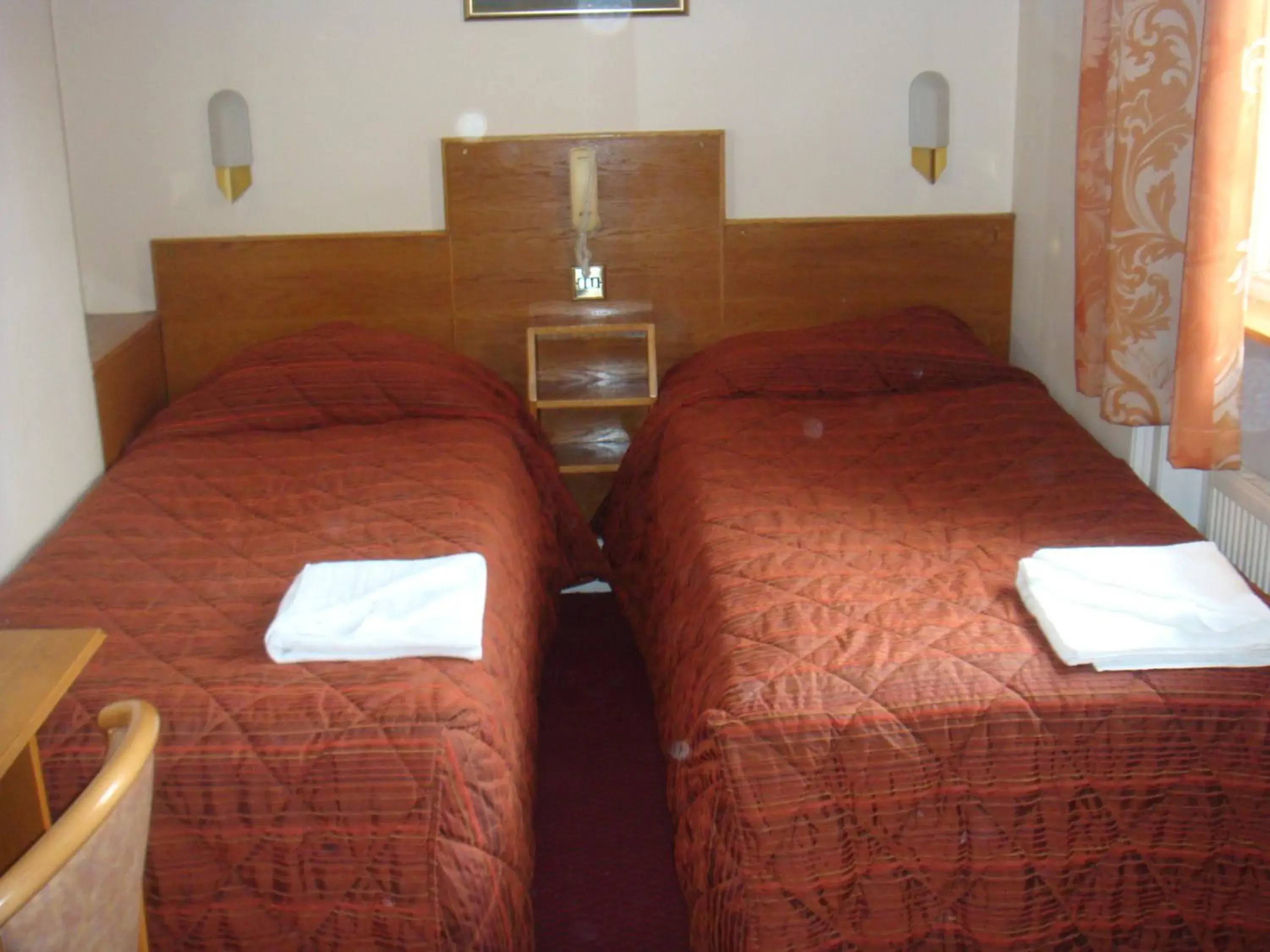 Bed in Seymour Hotel Bed in Seymour Hotel