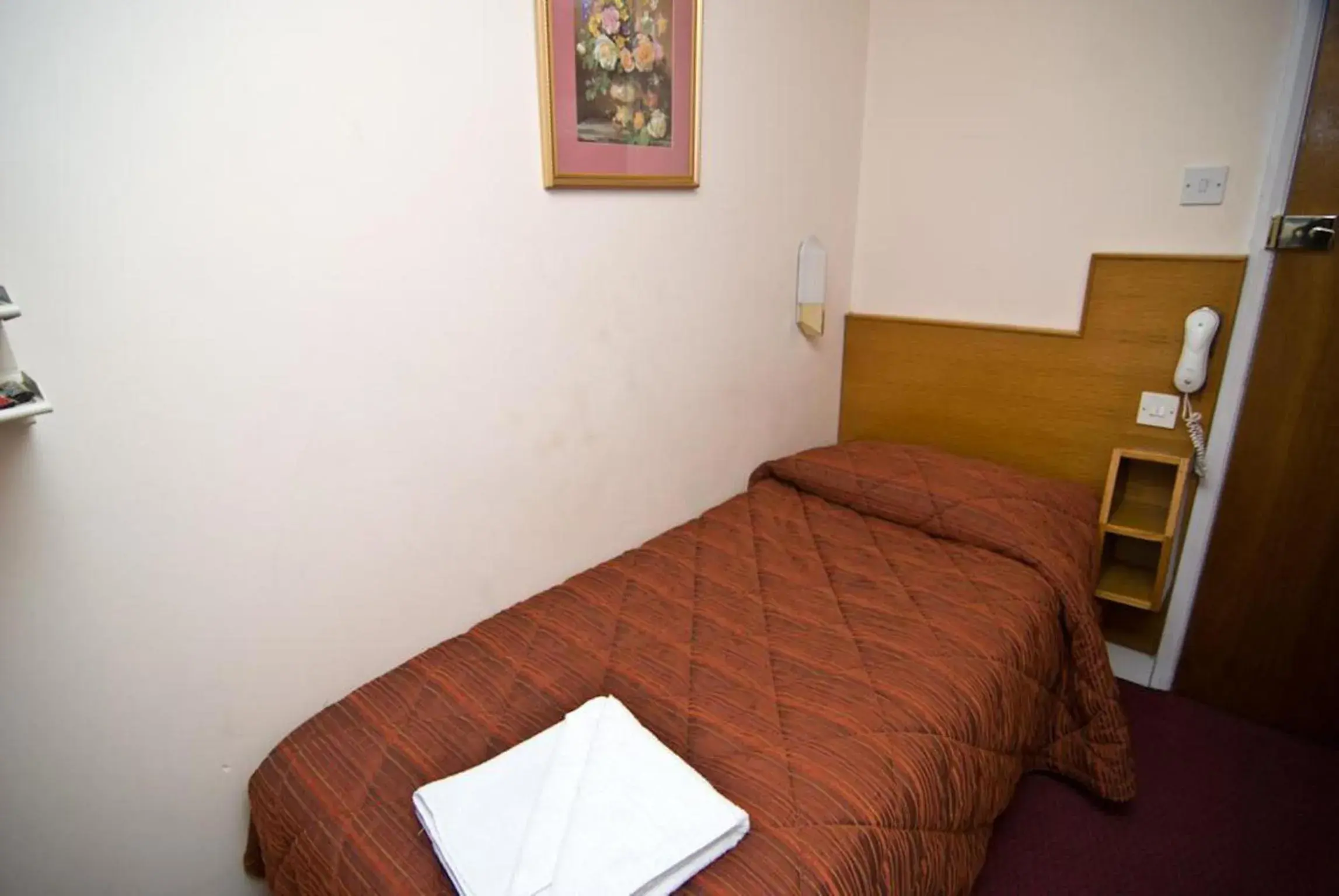 Bed in Seymour Hotel Bed in Seymour Hotel