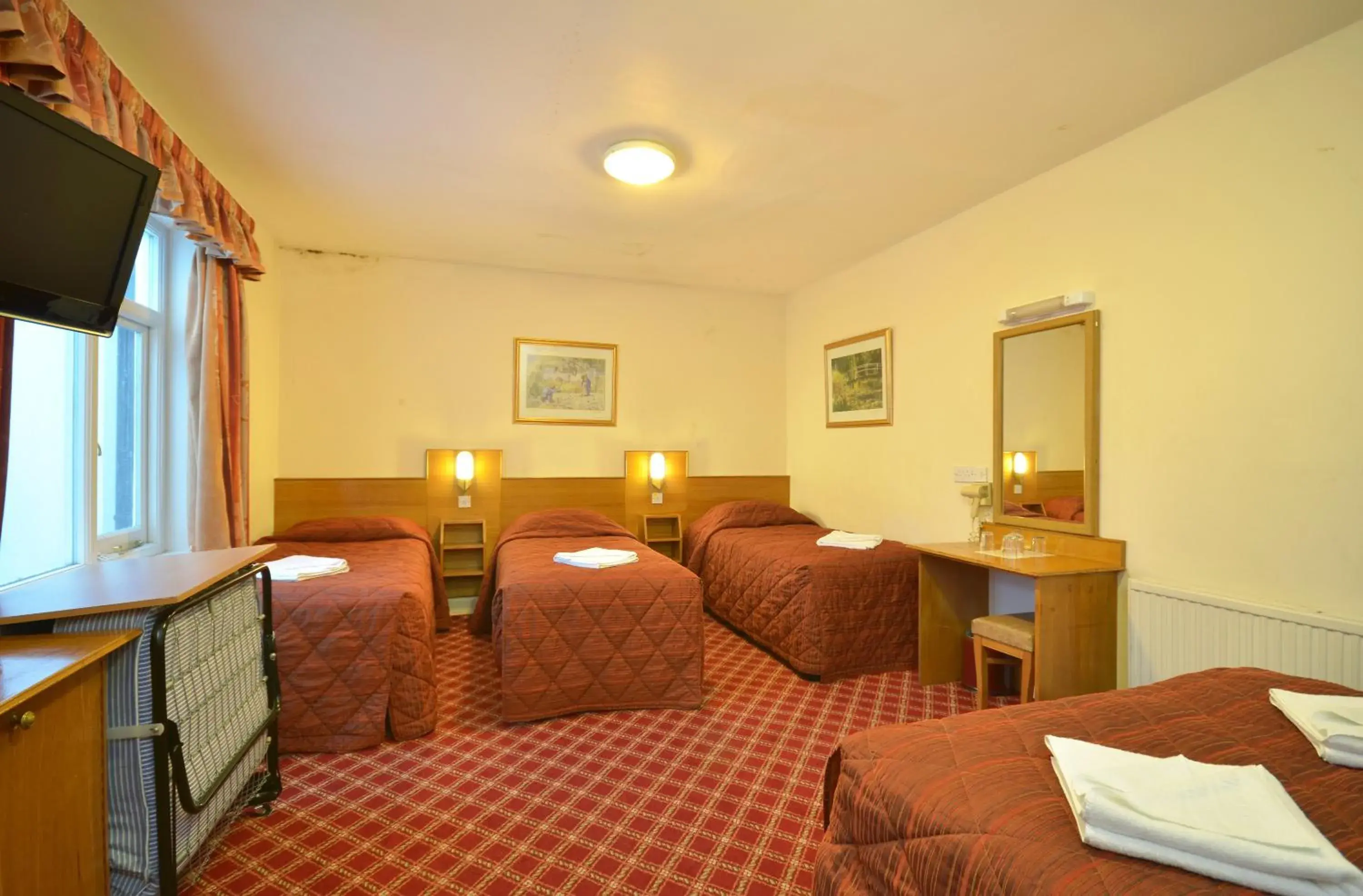 Bed in Seymour Hotel Bed in Seymour Hotel