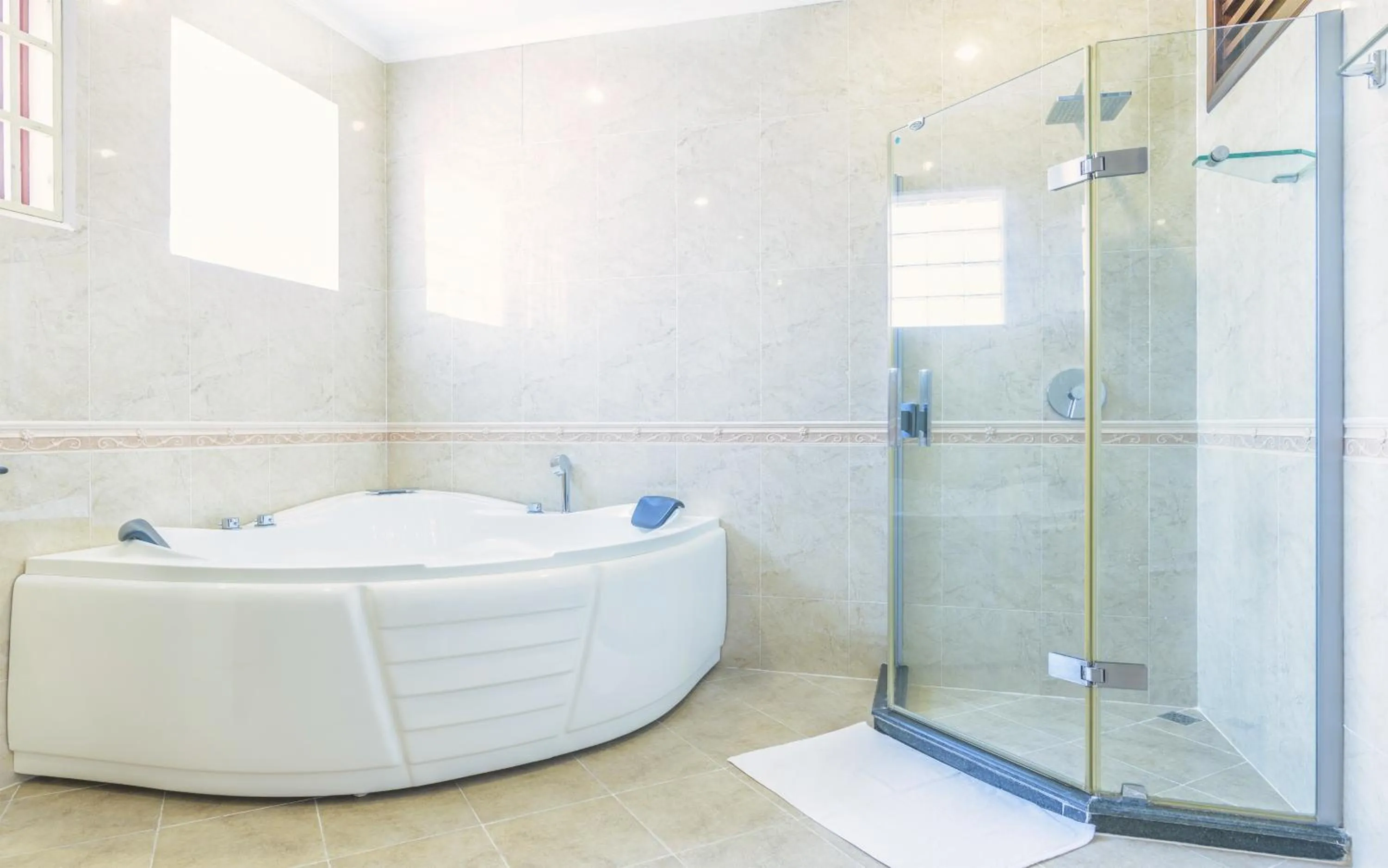 Bathroom in HAMPTONS Apartments