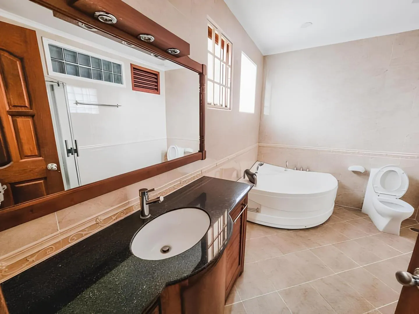 HAMPTONS Apartments