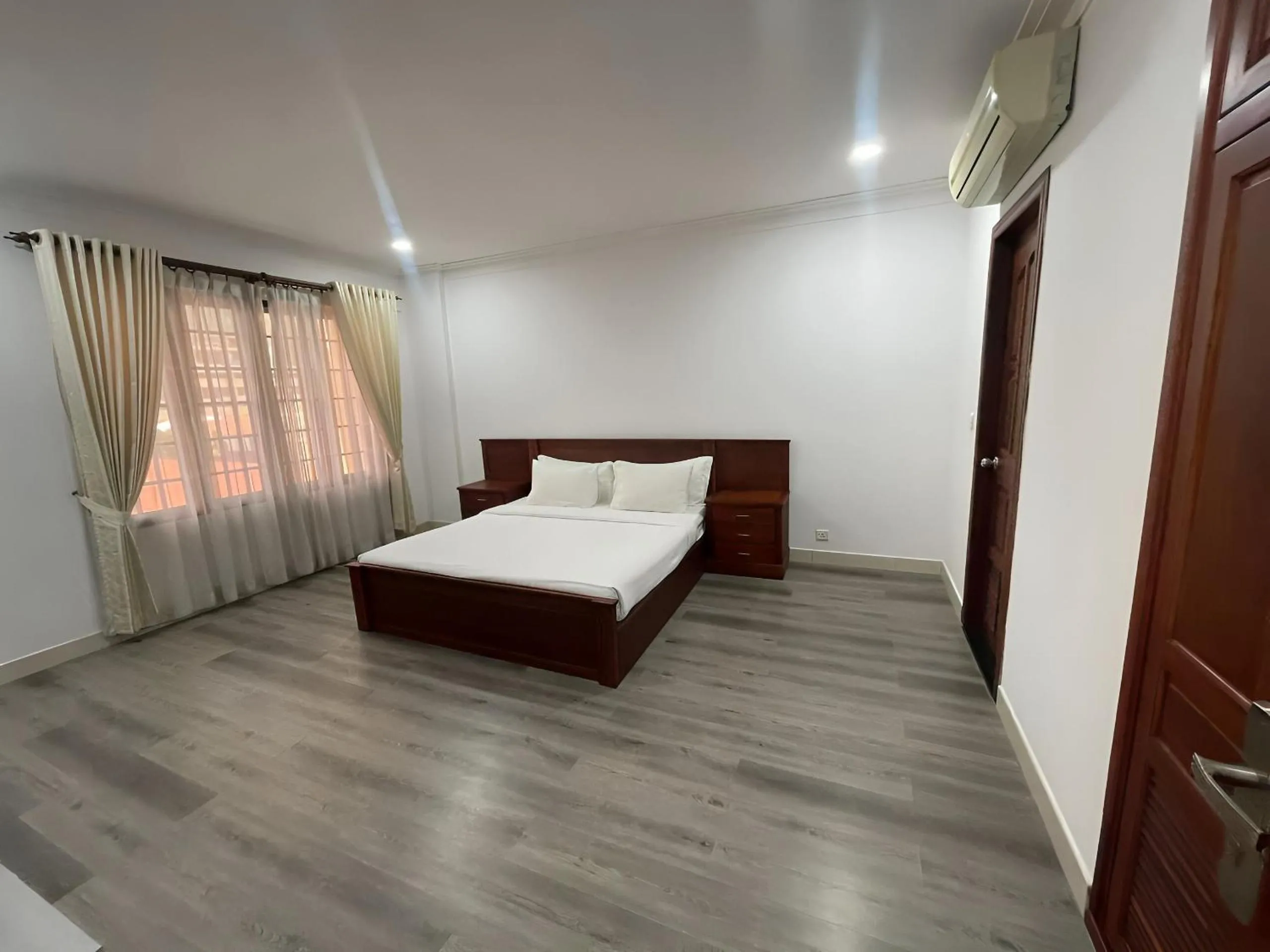 Bed in HAMPTONS Apartments