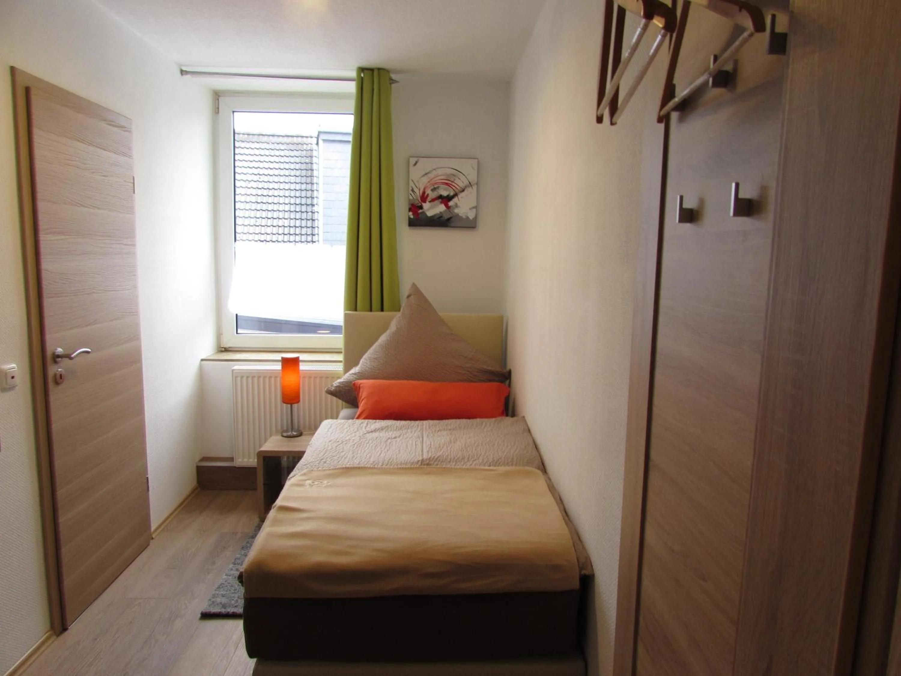 TV and multimedia, Bed in Eifel Quartier Pension und Gasthof "Em Gardestüffje"
