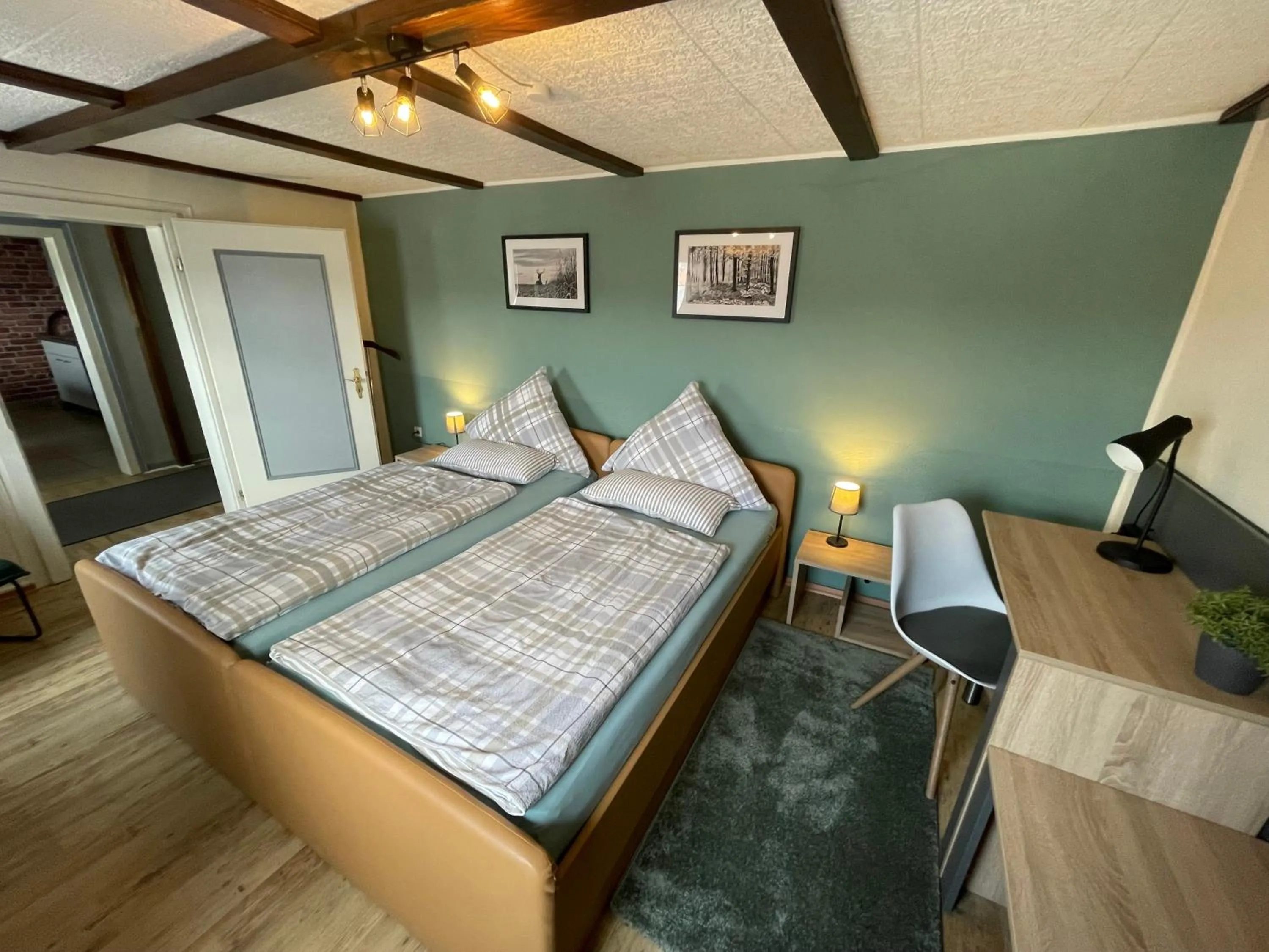 Bedroom, Bed in Eifel Quartier Pension und Gasthof "Em Gardestüffje"