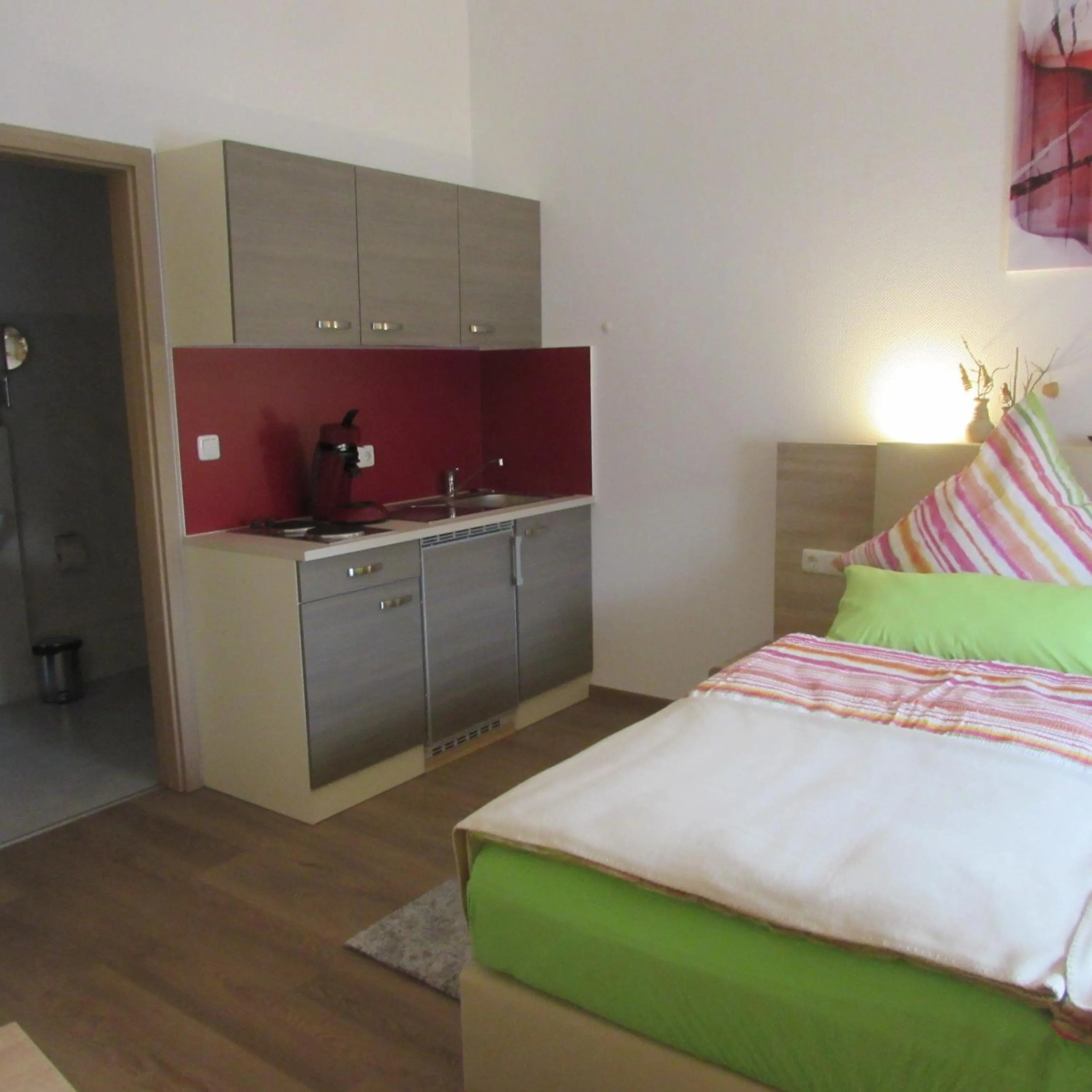 Coffee/tea facilities, Bed in Eifel Quartier Pension und Gasthof "Em Gardestüffje"