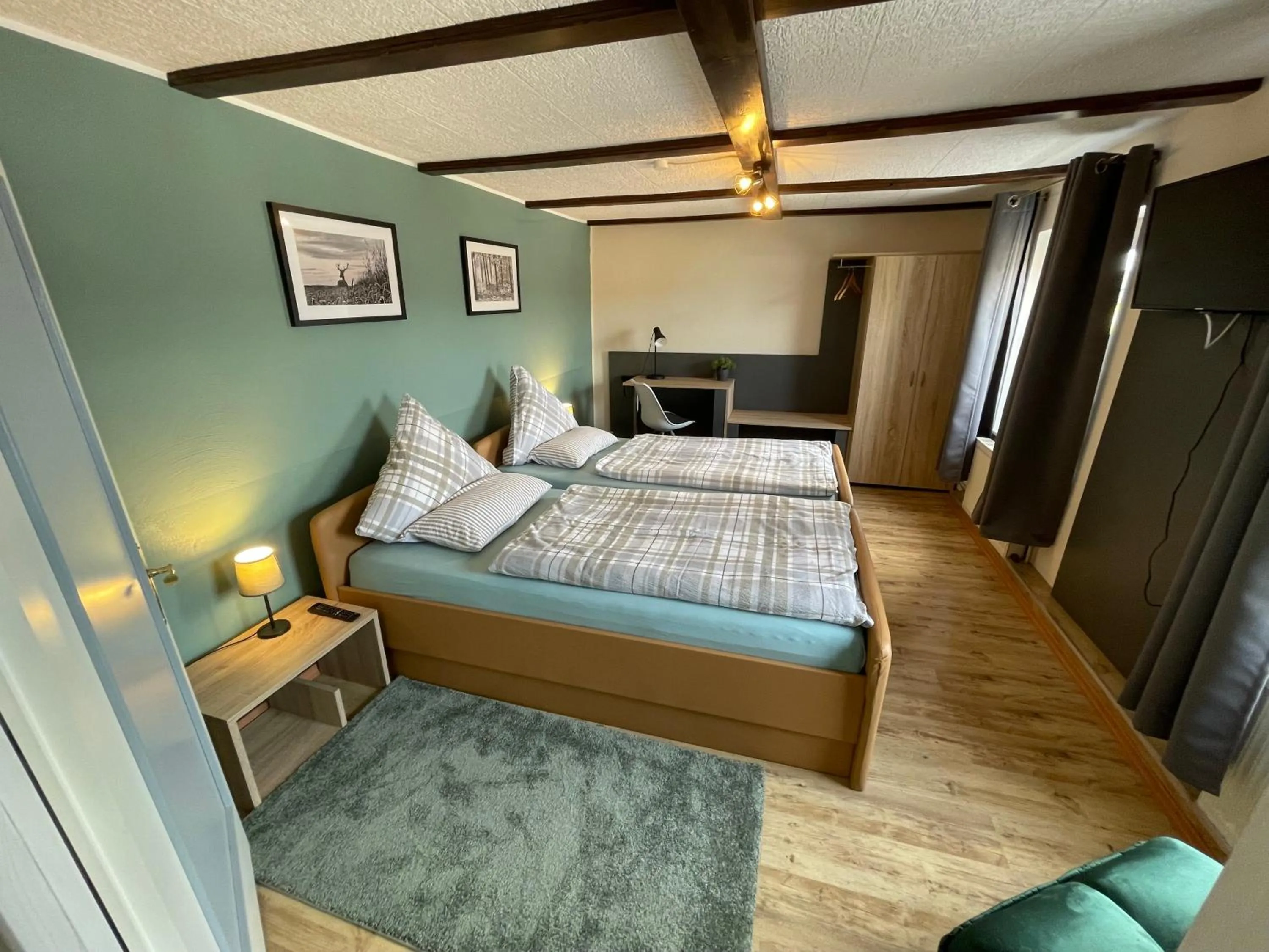 Bedroom, Bed in Eifel Quartier Pension und Gasthof "Em Gardestüffje"