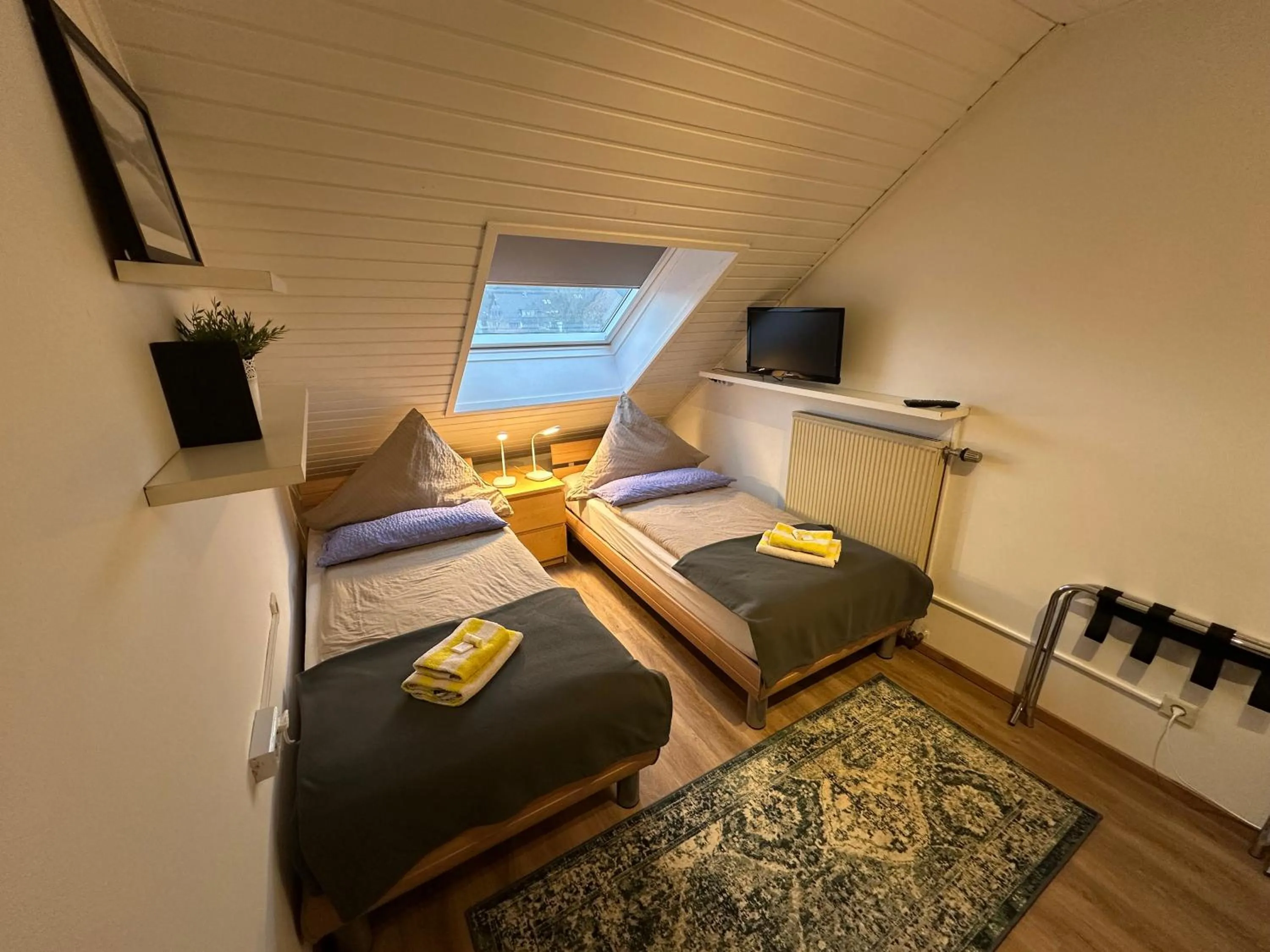 Bedroom, Bed in Eifel Quartier Pension und Gasthof "Em Gardestüffje"
