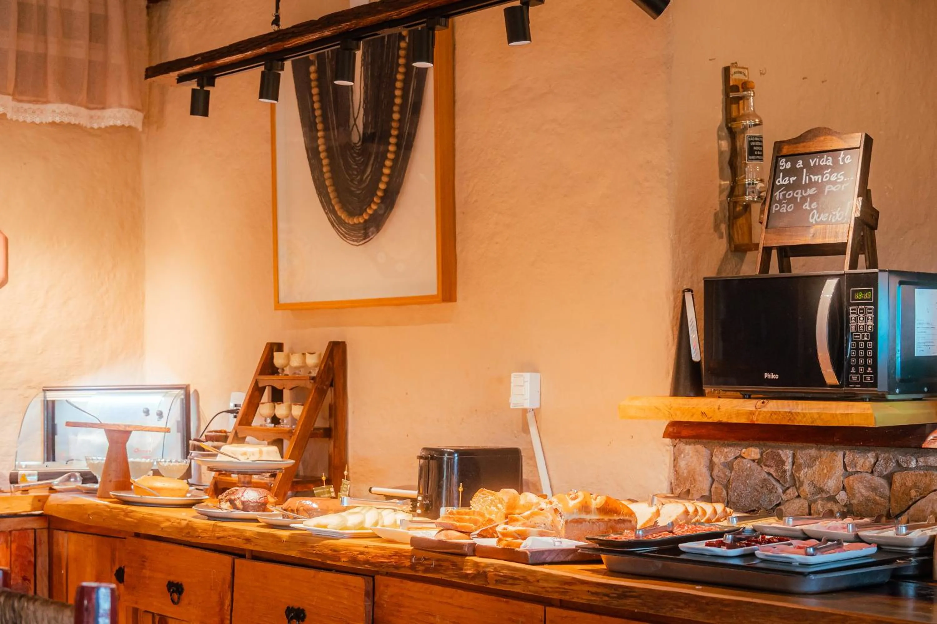 Buffet breakfast in Pousada das Pedras
