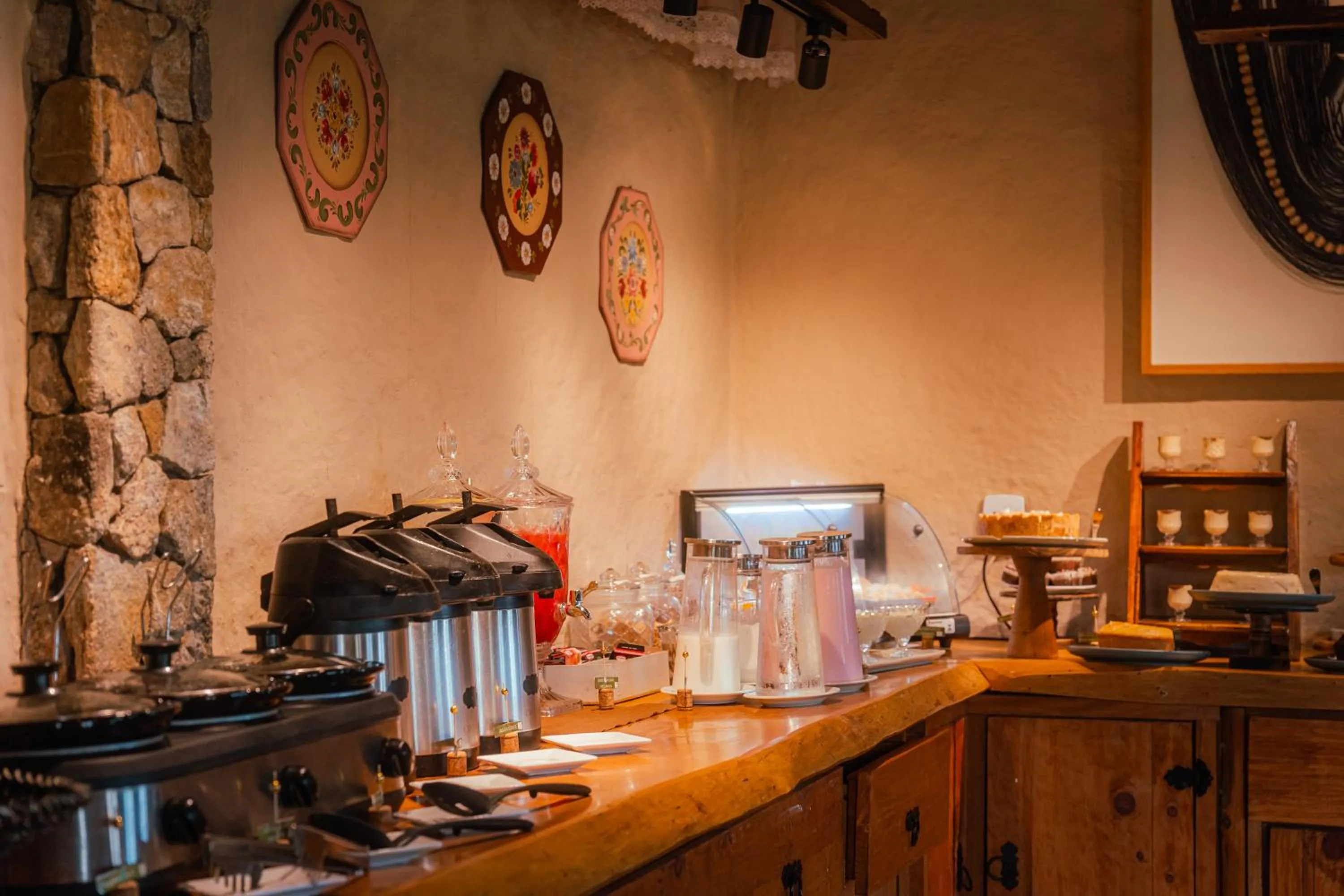 Buffet breakfast in Pousada das Pedras