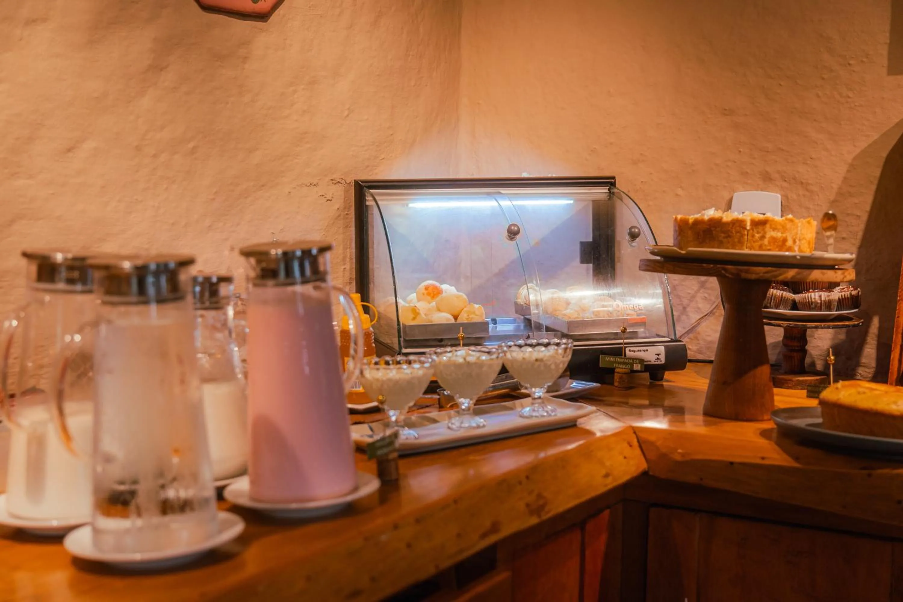Buffet breakfast in Pousada das Pedras
