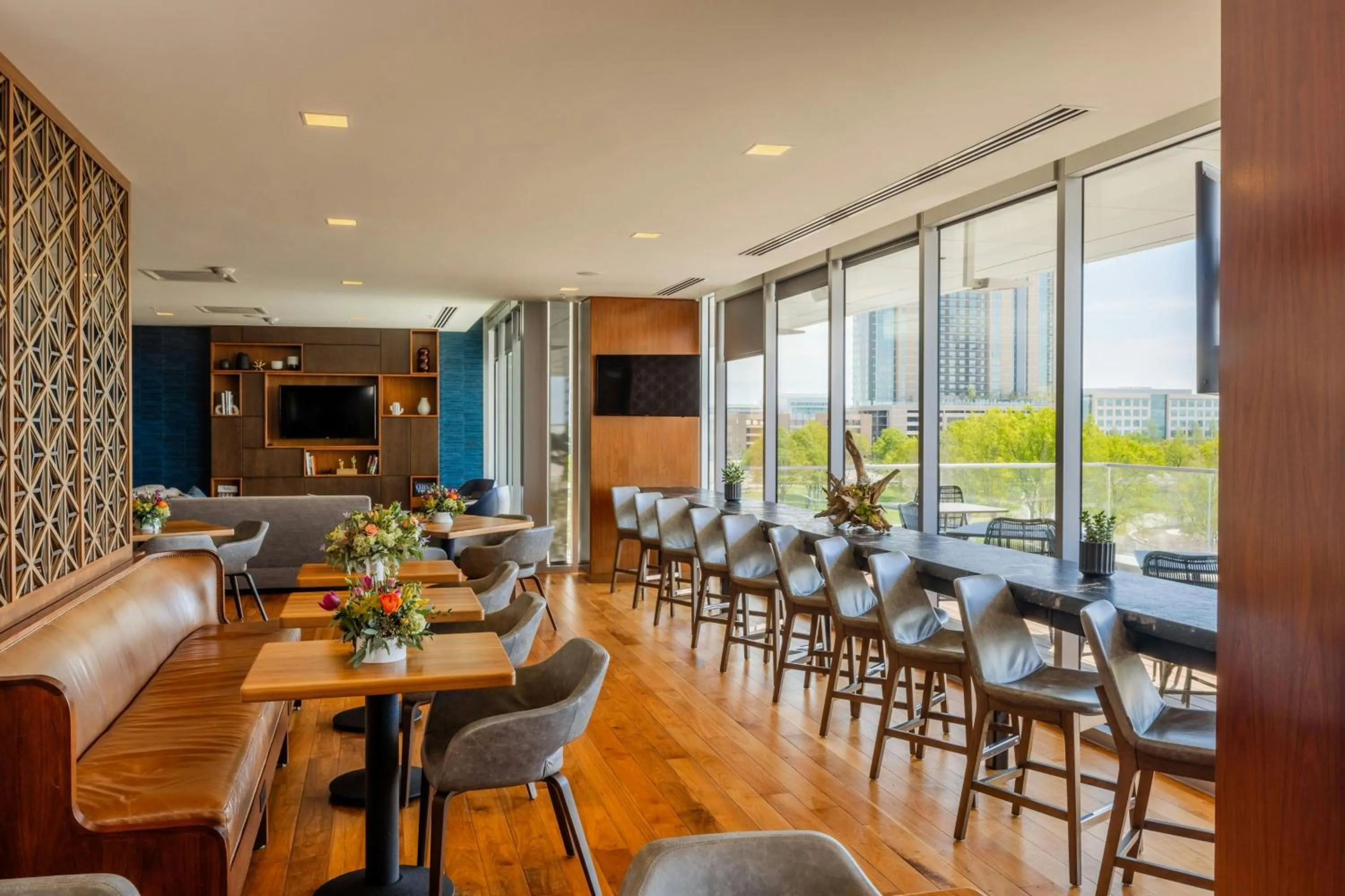 Lounge or bar in Renaissance Dallas at Plano Legacy West Hotel