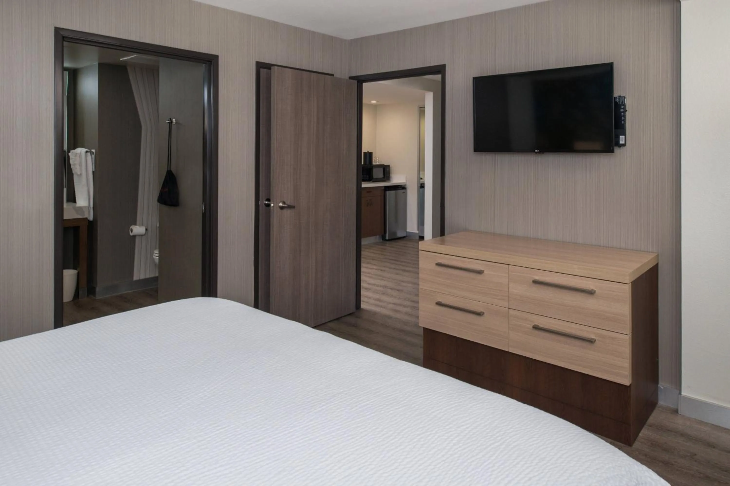 Bedroom, Bed in Courtyard by Marriott Temecula Murrieta