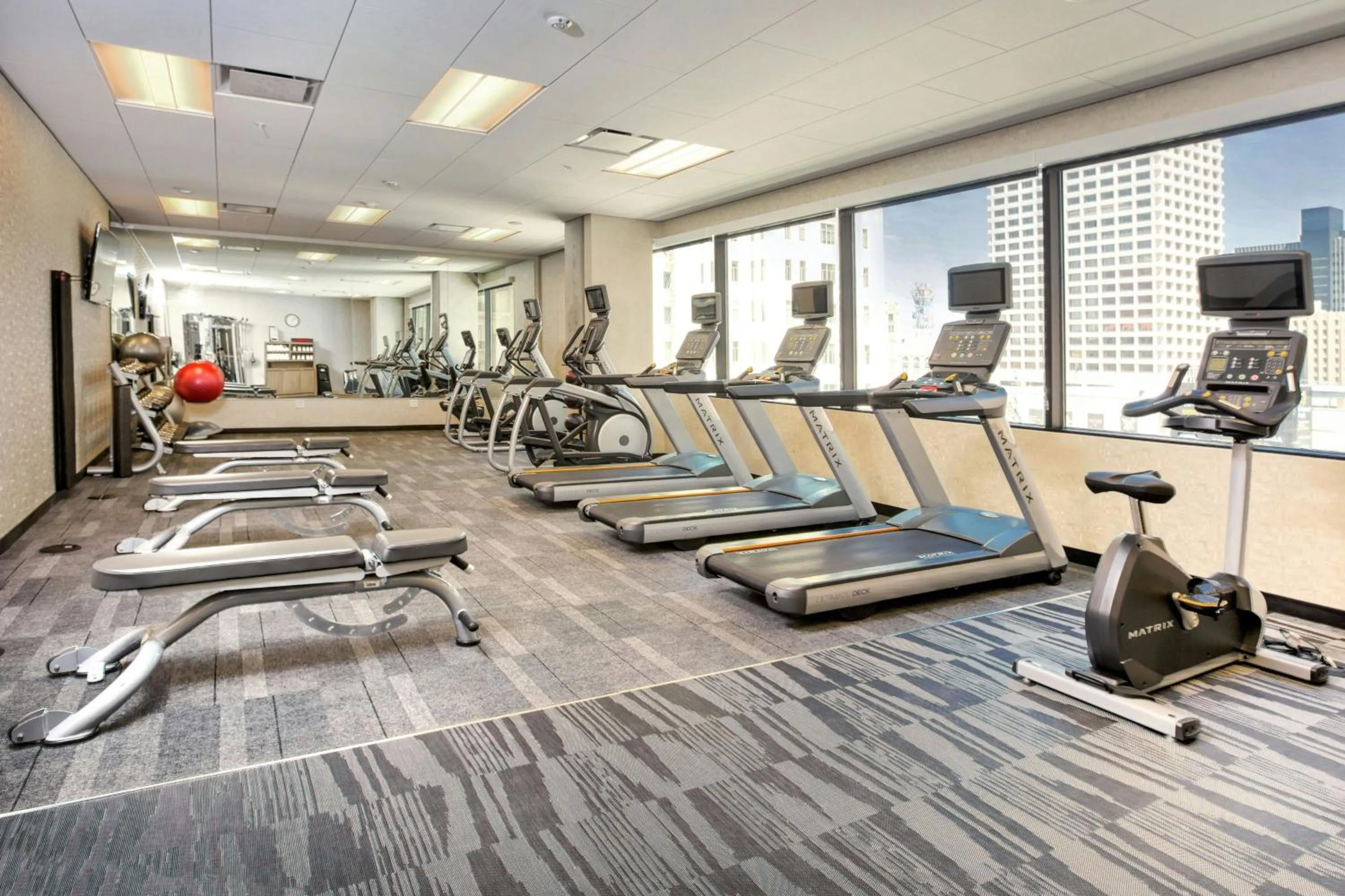 Fitness centre/facilities in Courtyard by Marriott Phoenix Downtown