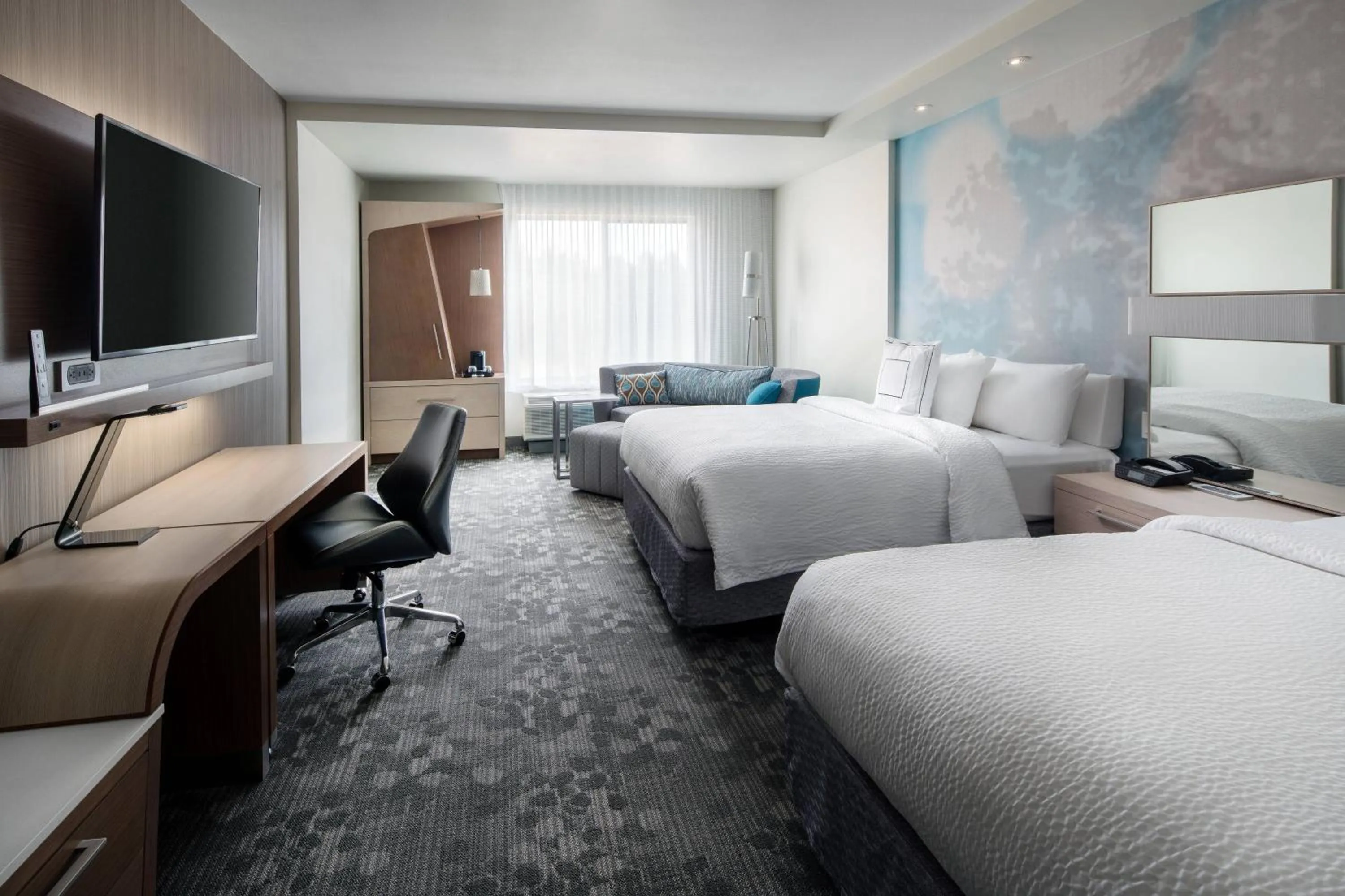 Photo of the whole room, Bed in Courtyard by Marriott Pullman