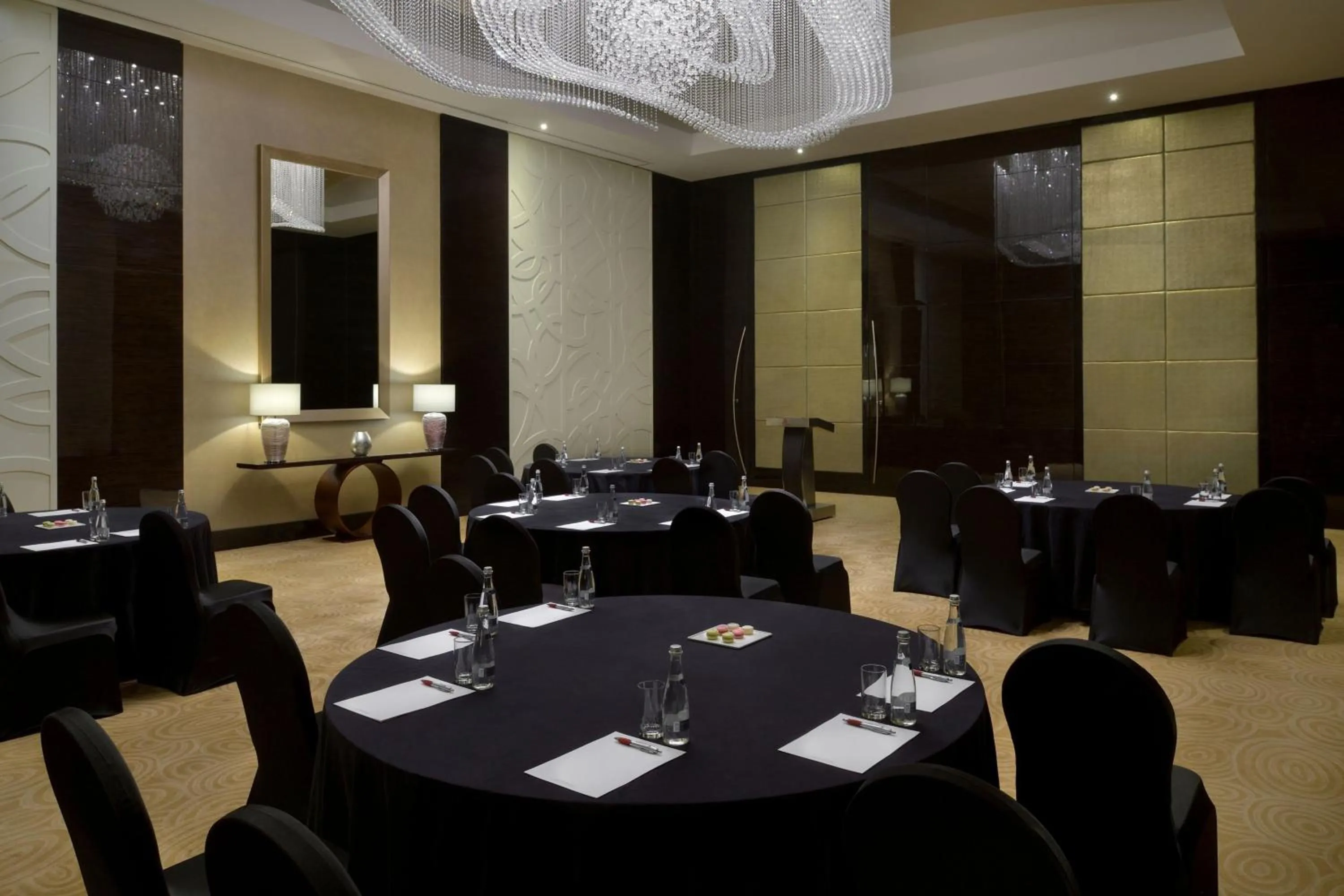 Lounge or bar in Marriott Hotel Al Forsan, Abu Dhabi