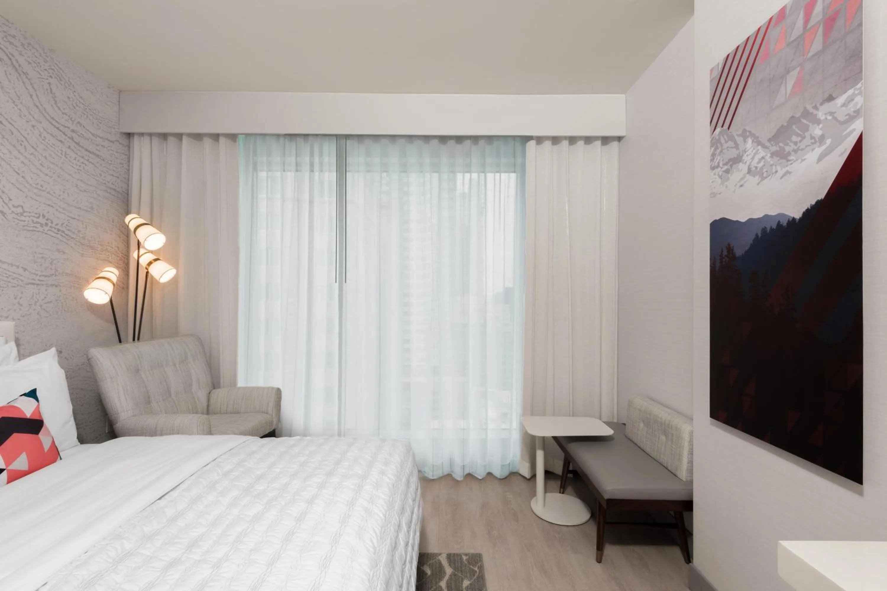 Photo of the whole room, Bed in Le Meridien Denver Downtown