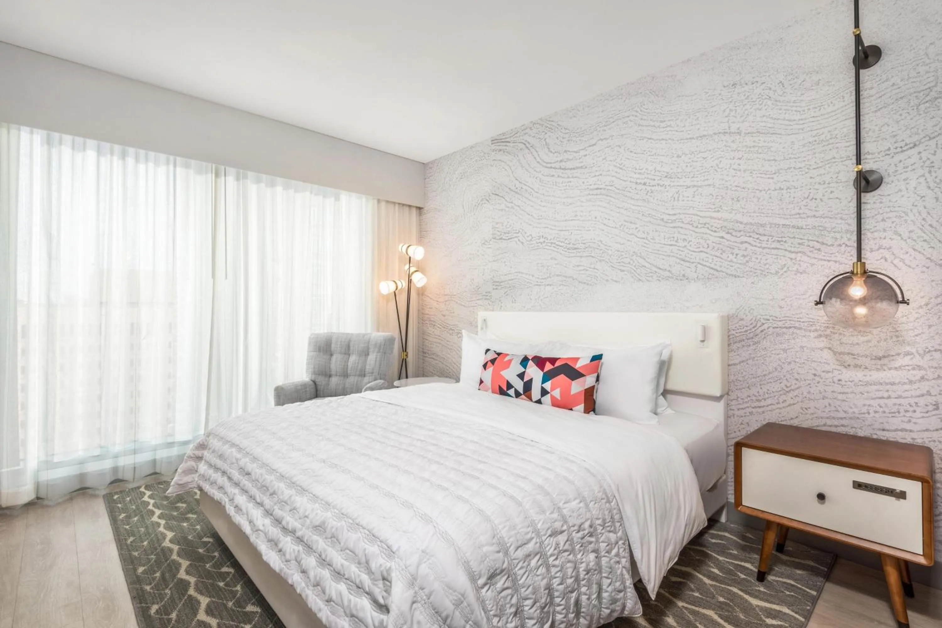 Photo of the whole room, Bed in Le Meridien Denver Downtown