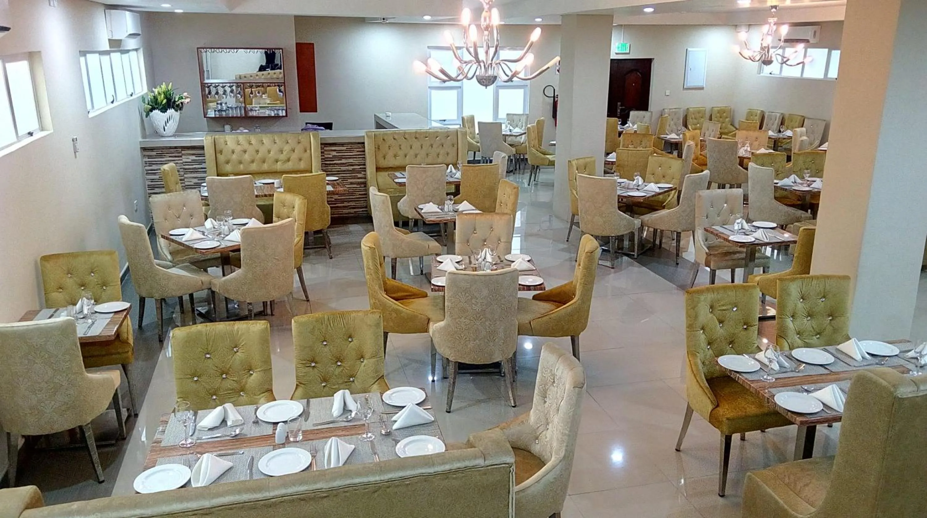 Restaurant/places to eat in Tlotlo Hotel & Conference Centre