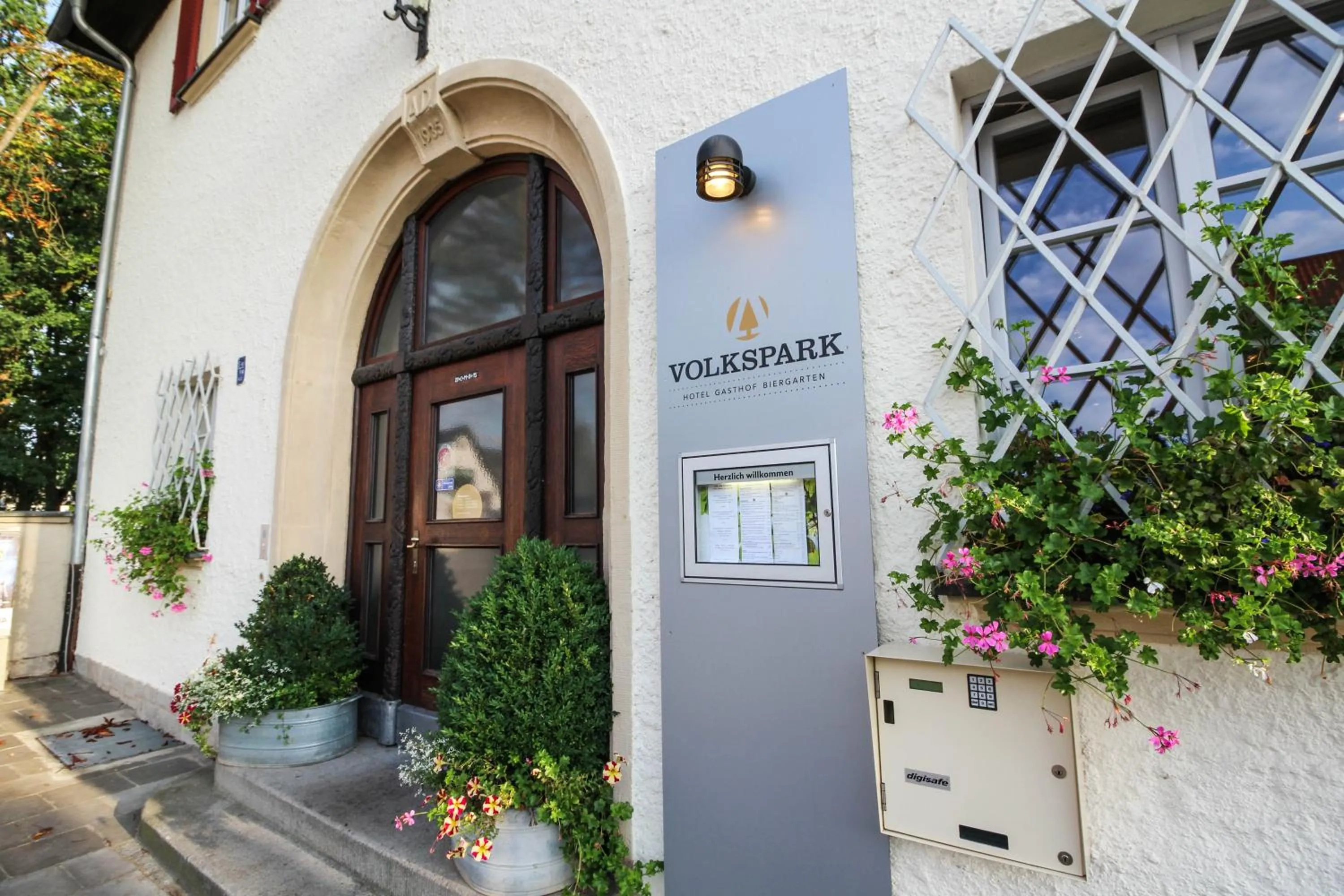 Facade/entrance in Volkspark Hotel