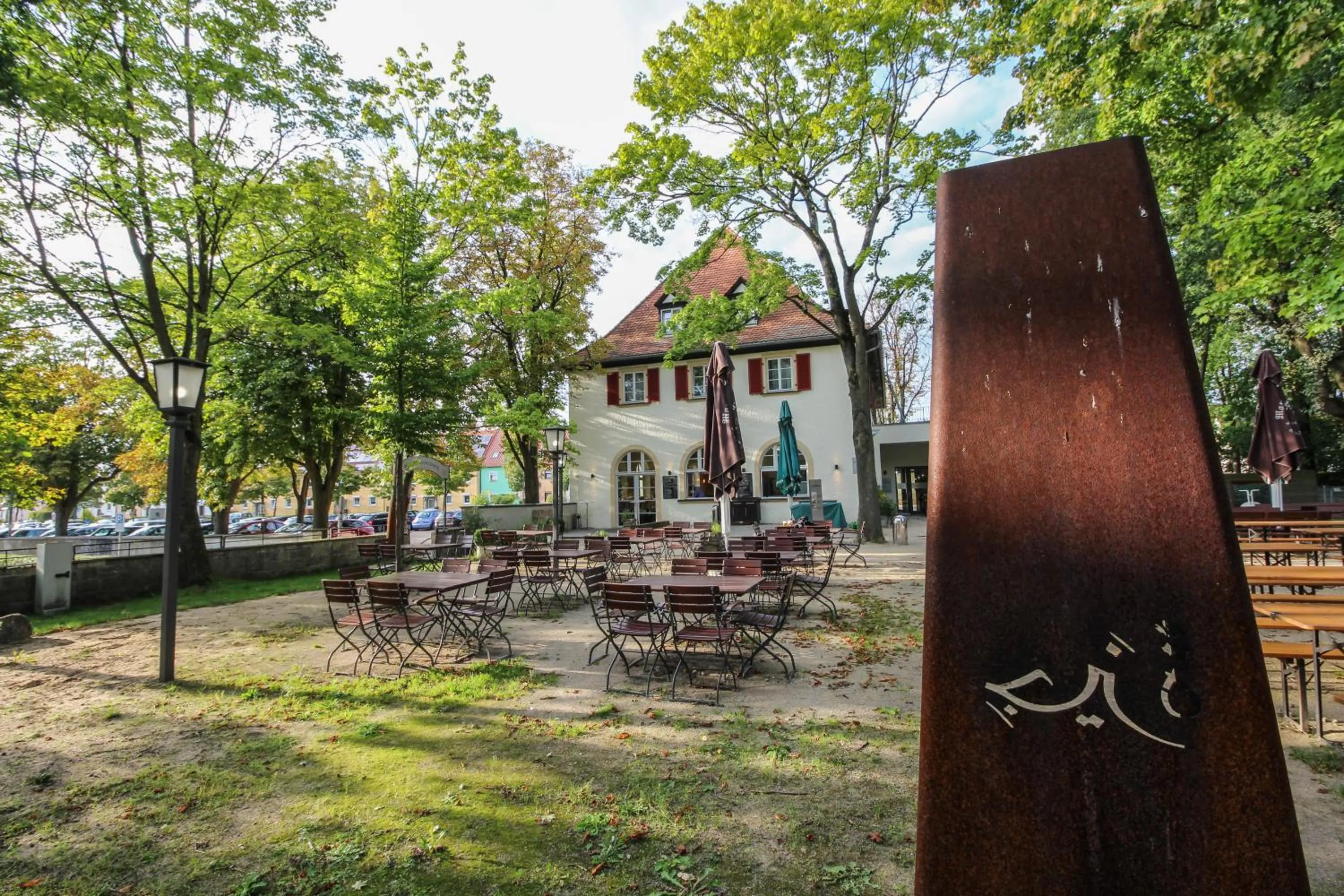 Restaurant/places to eat in Volkspark Hotel