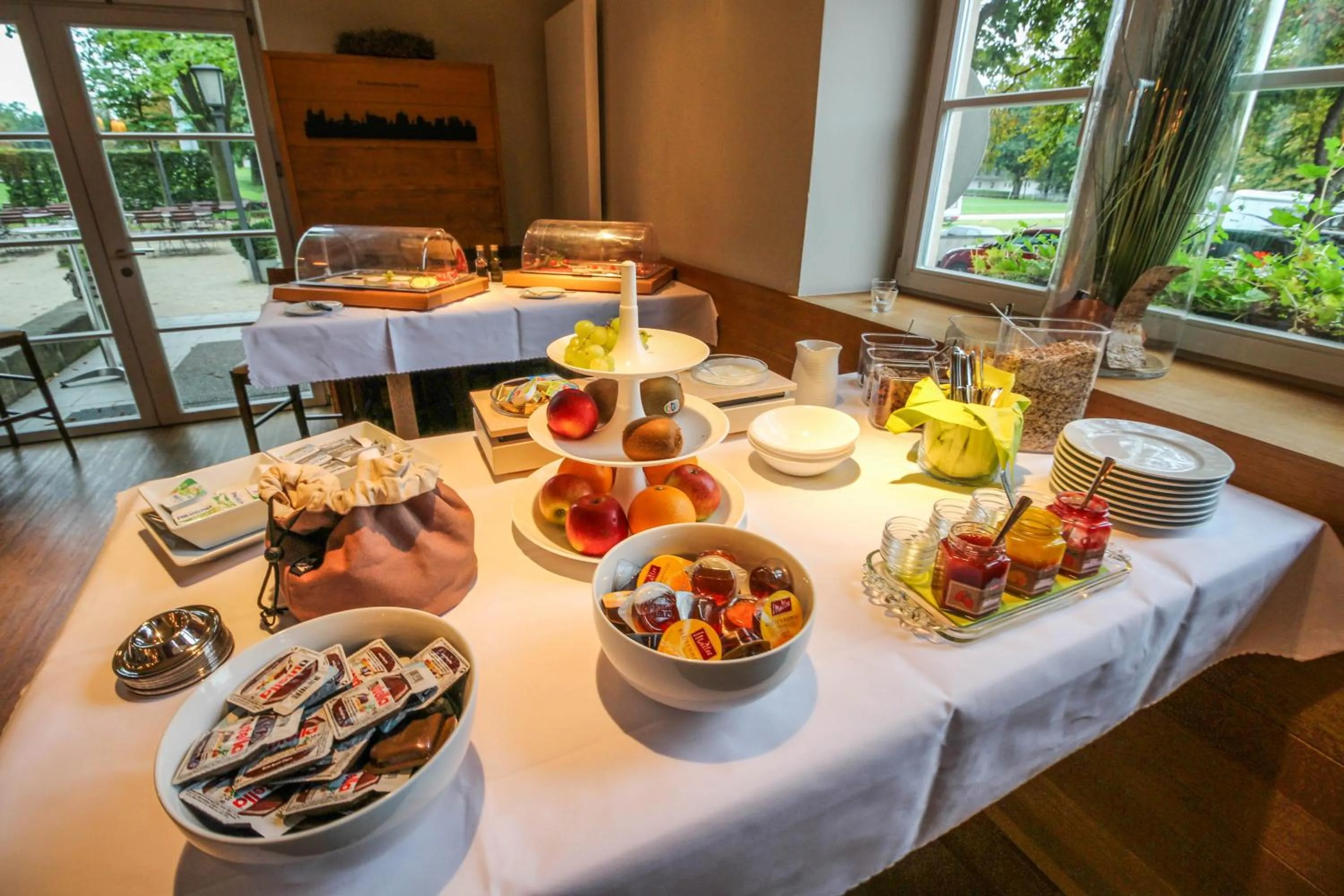 Buffet breakfast in Volkspark Hotel