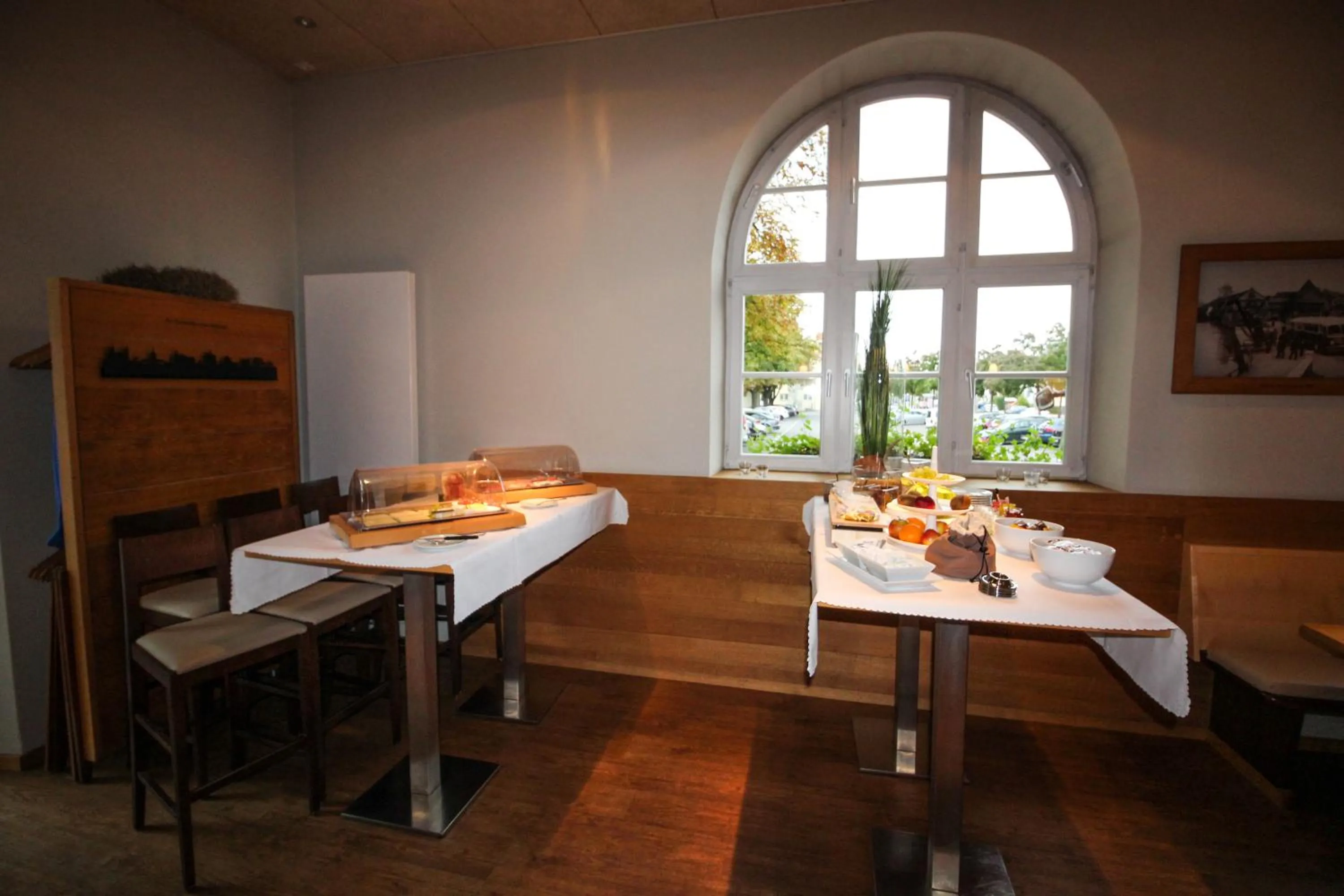 Buffet breakfast in Volkspark Hotel