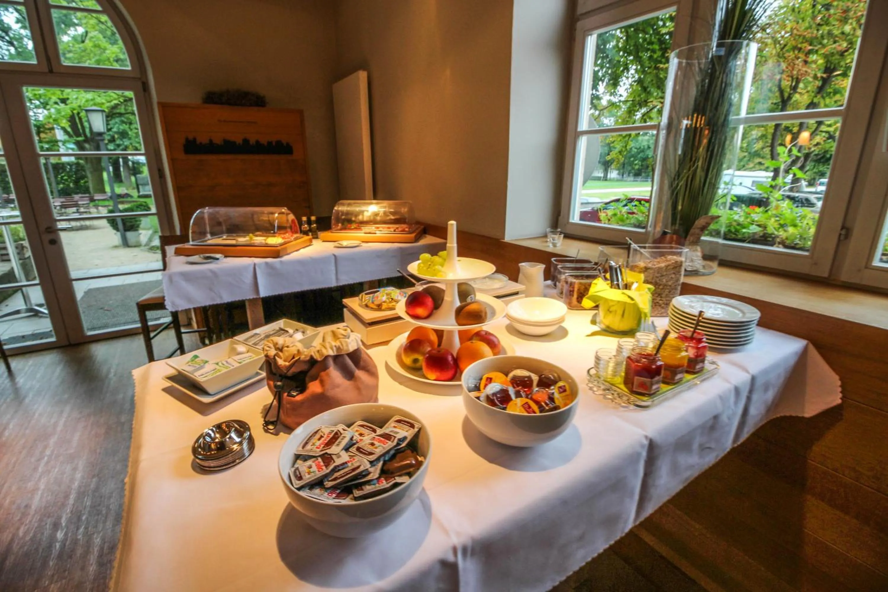 Buffet breakfast in Volkspark Hotel
