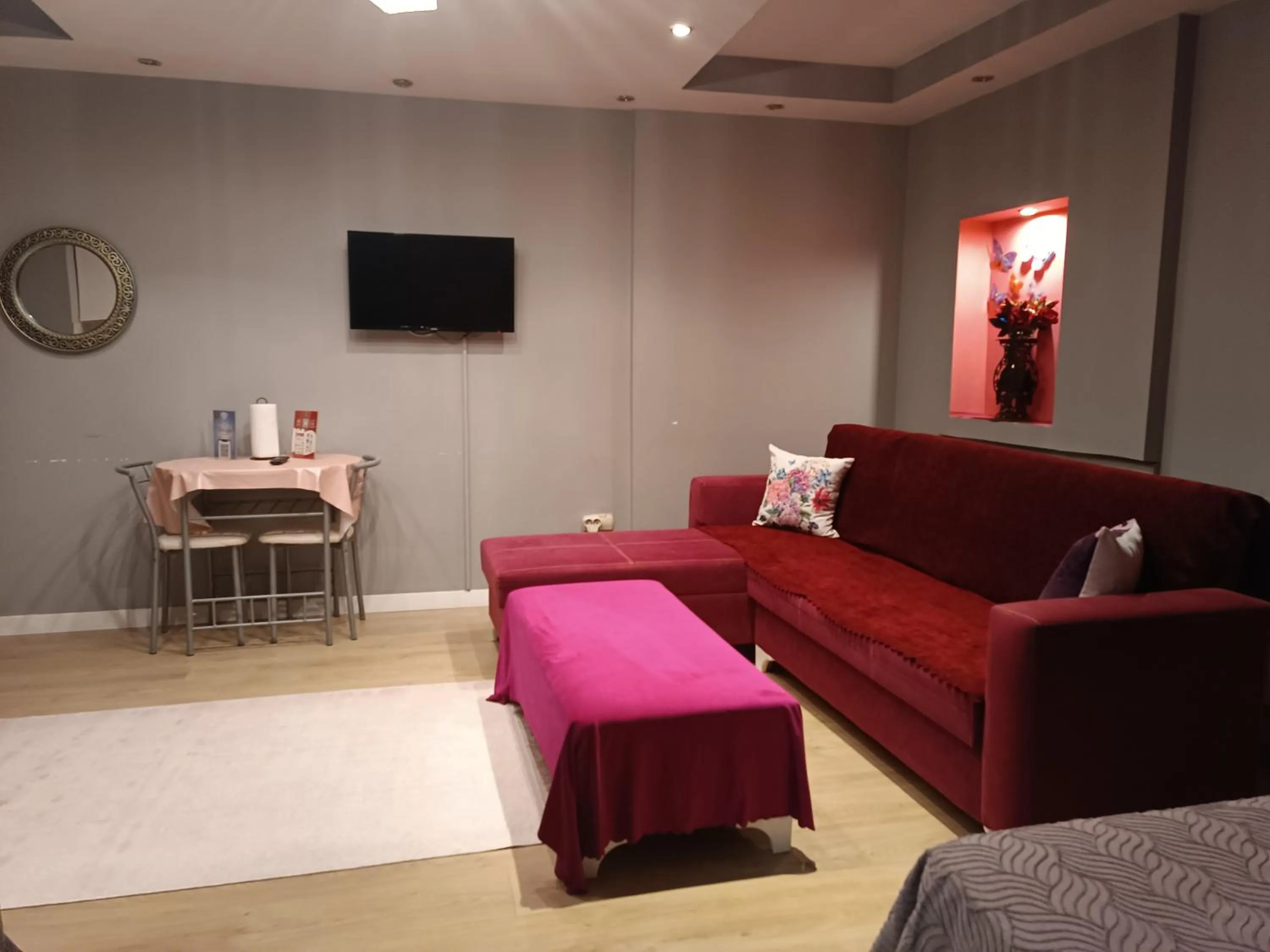 Photo of the whole room in Samlife Apart