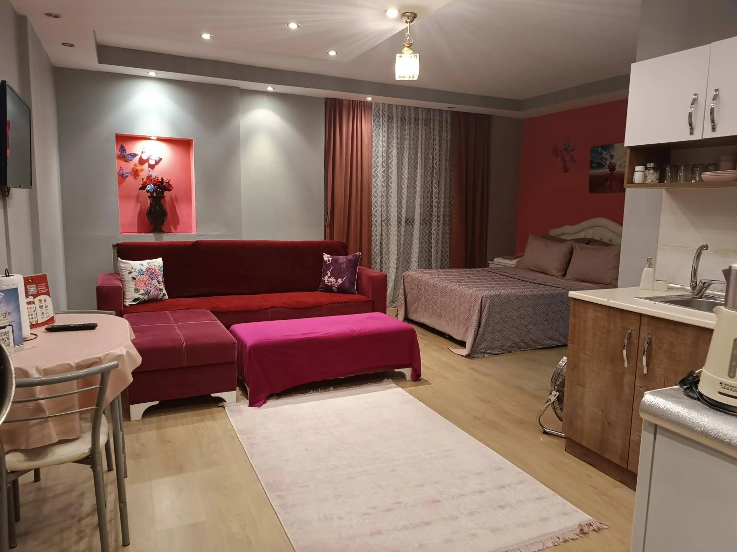 Photo of the whole room in Samlife Apart