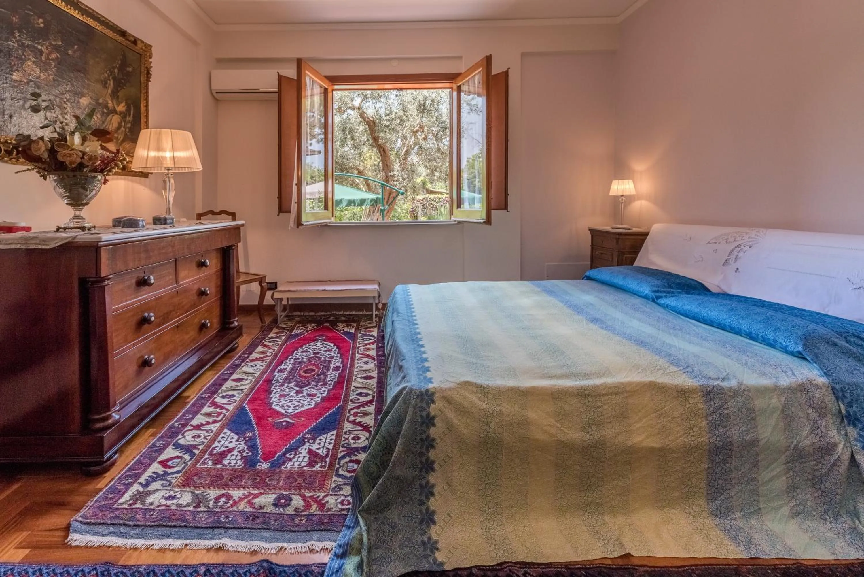 Decorative detail, Bed in Green Garden 2017