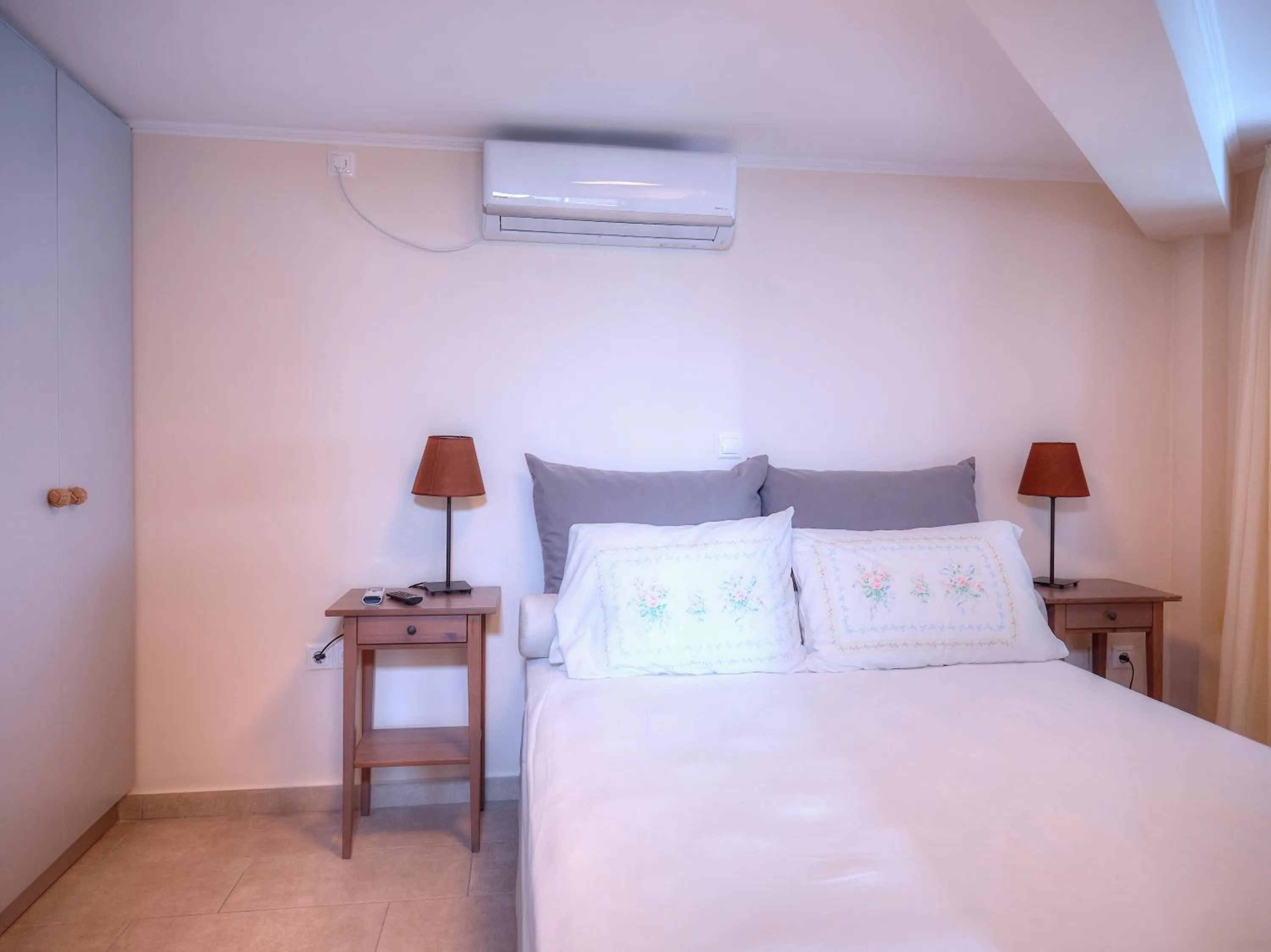 Bed in Alexis Studios