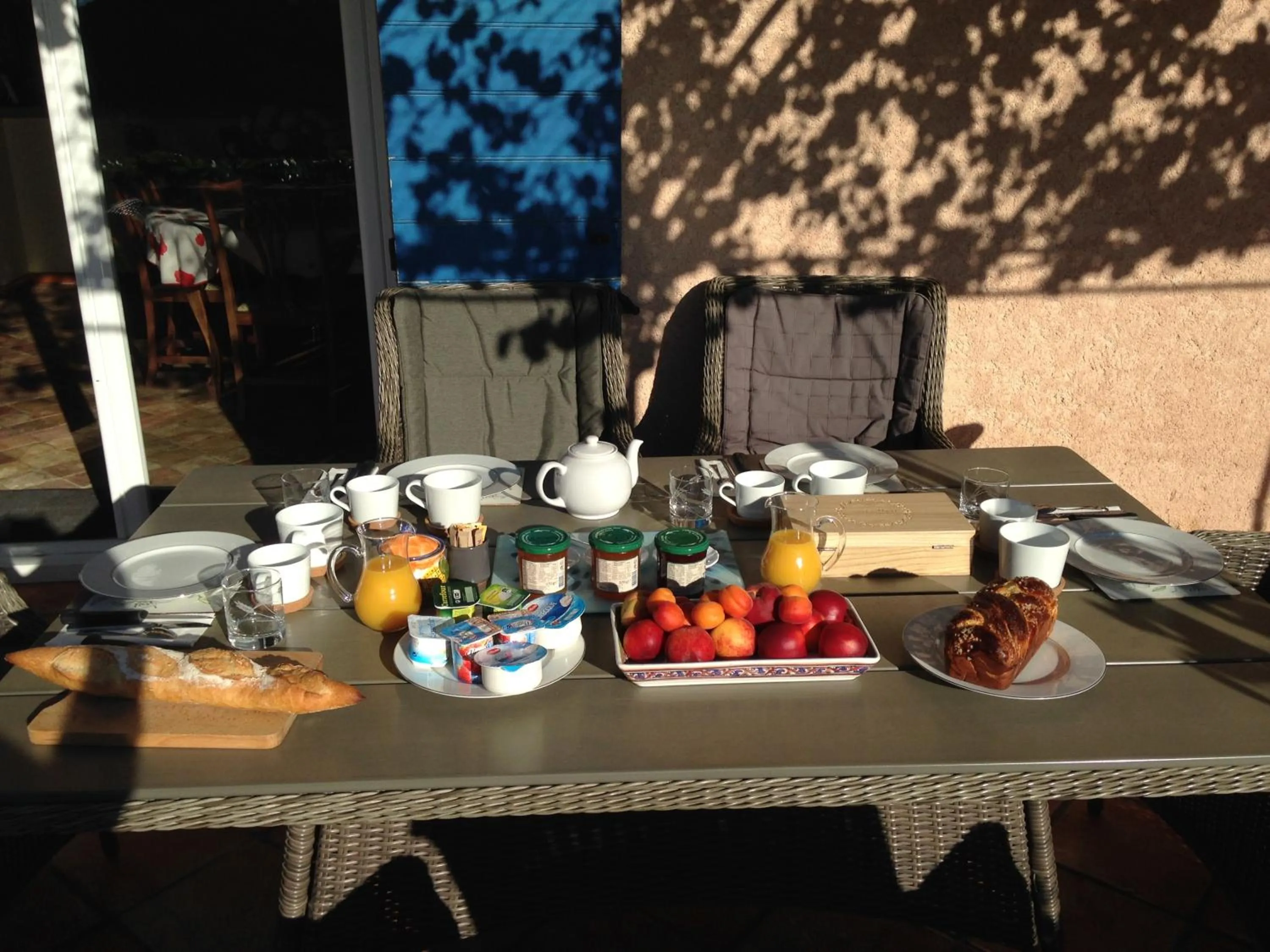 Continental breakfast in B&B L'Estuve provencale