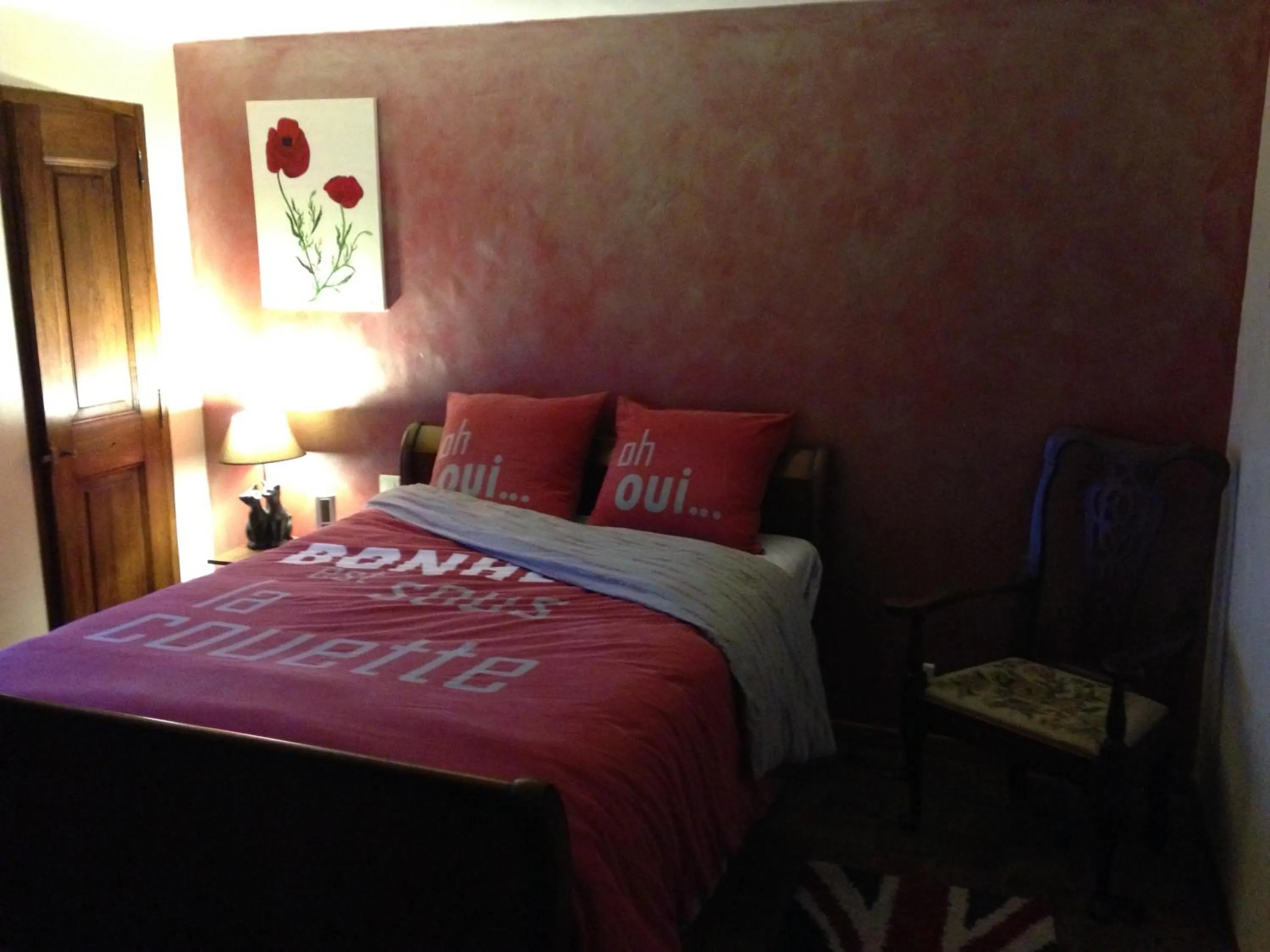 Photo of the whole room, Bed in B&B L'Estuve provencale