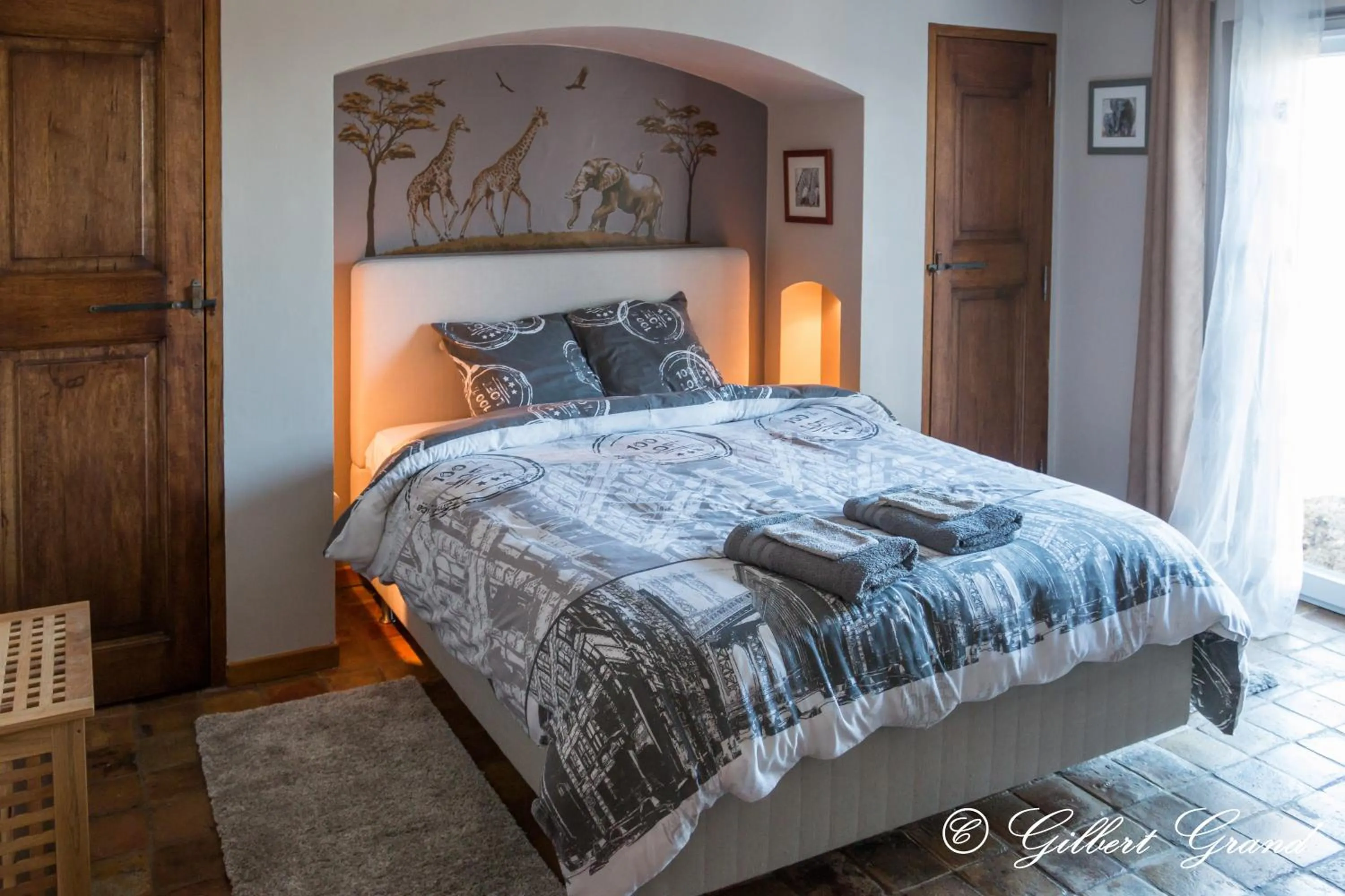 Photo of the whole room, Bed in B&B L'Estuve provencale