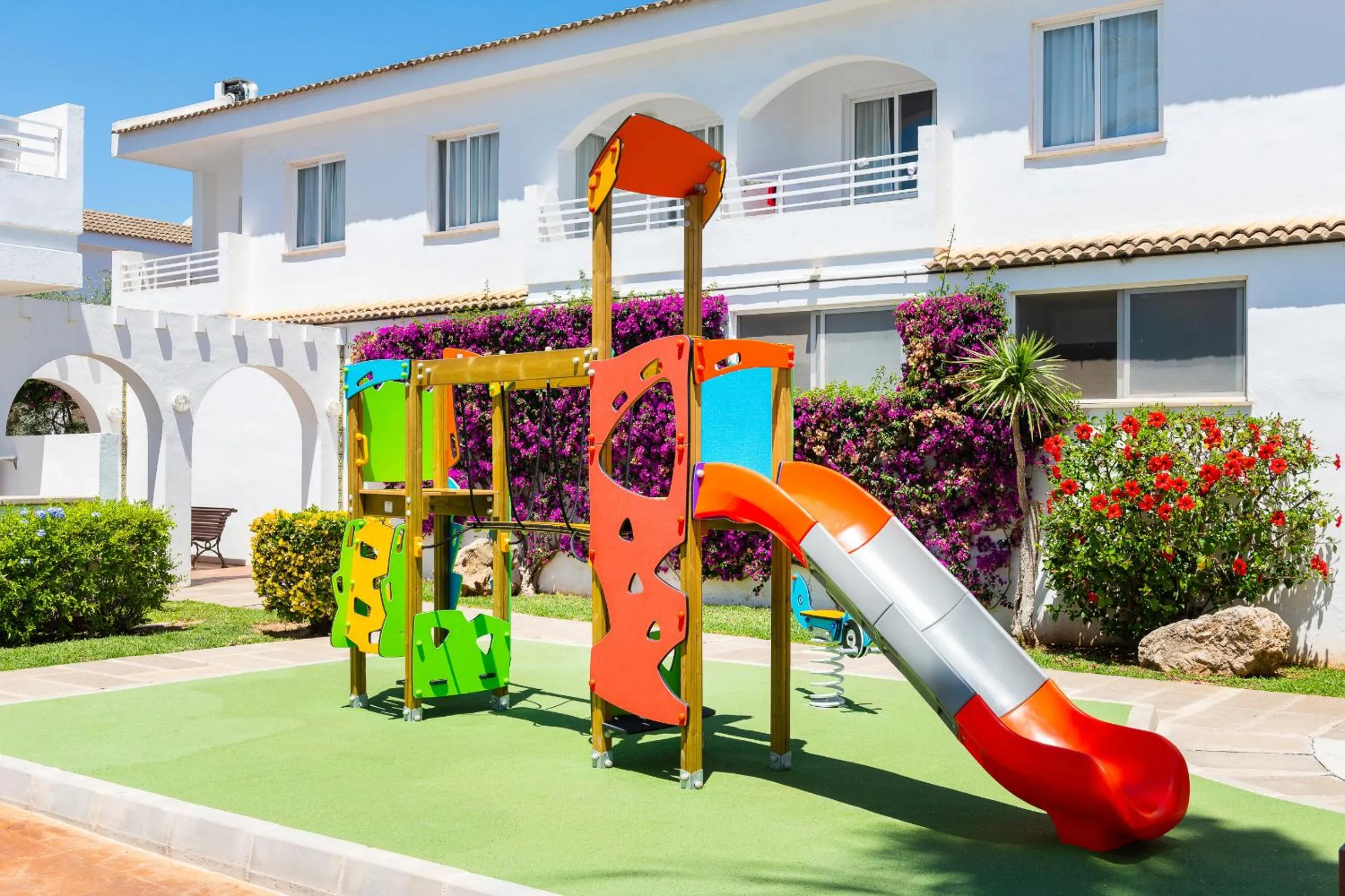 Property building in Apartamentos Solecito