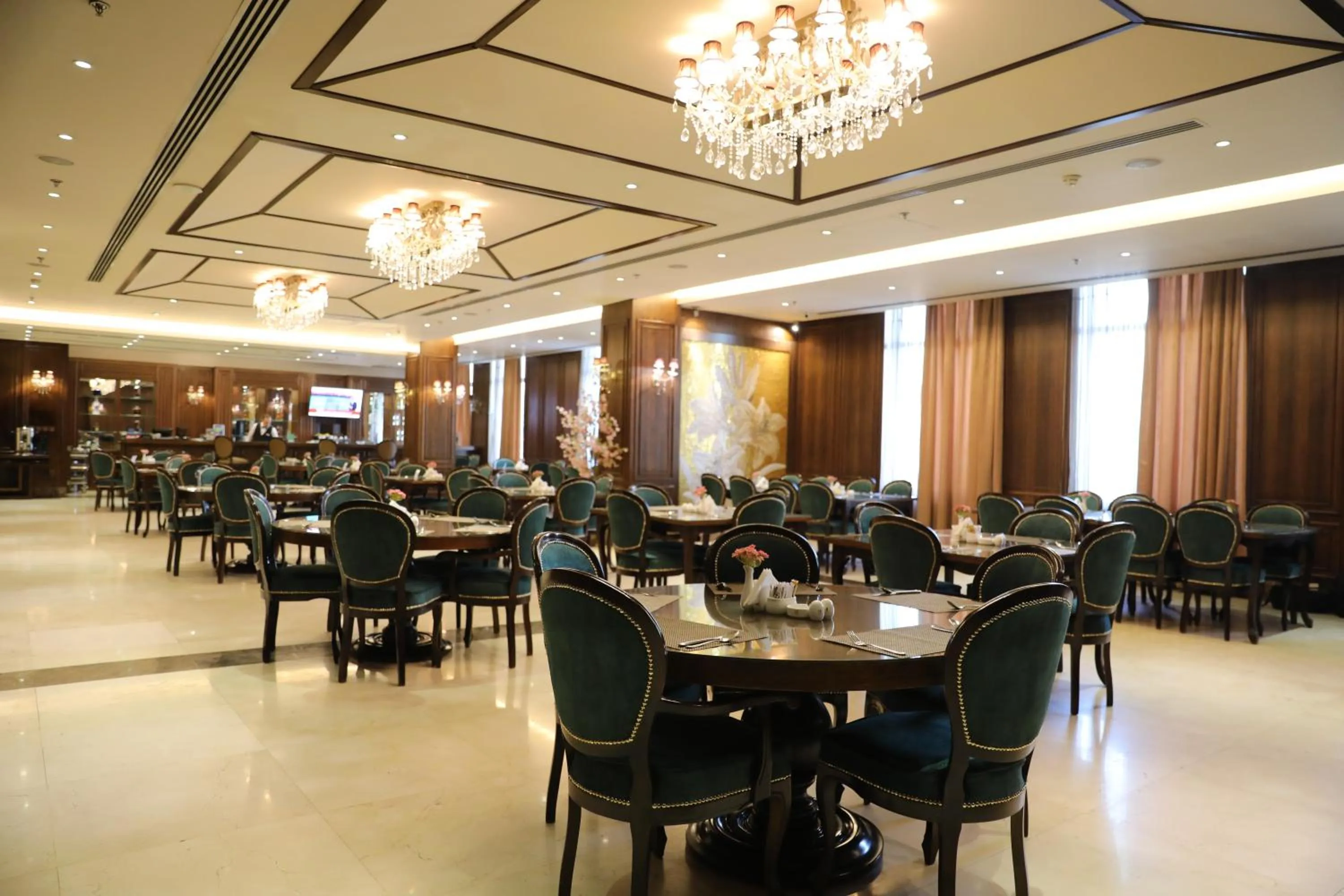 Restaurant/places to eat in La Roche Hotel