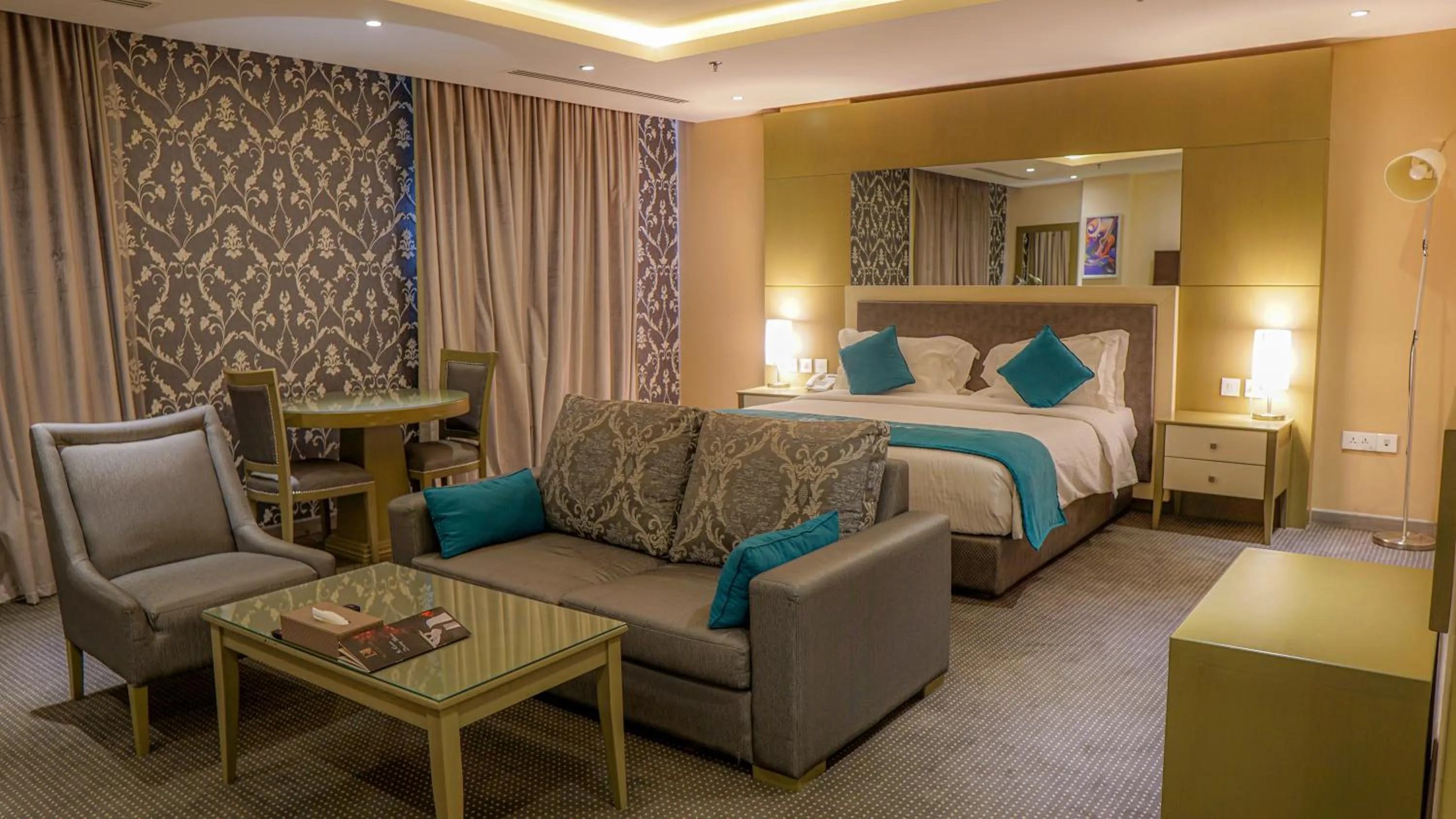 Bedroom, Bed in La Roche Hotel