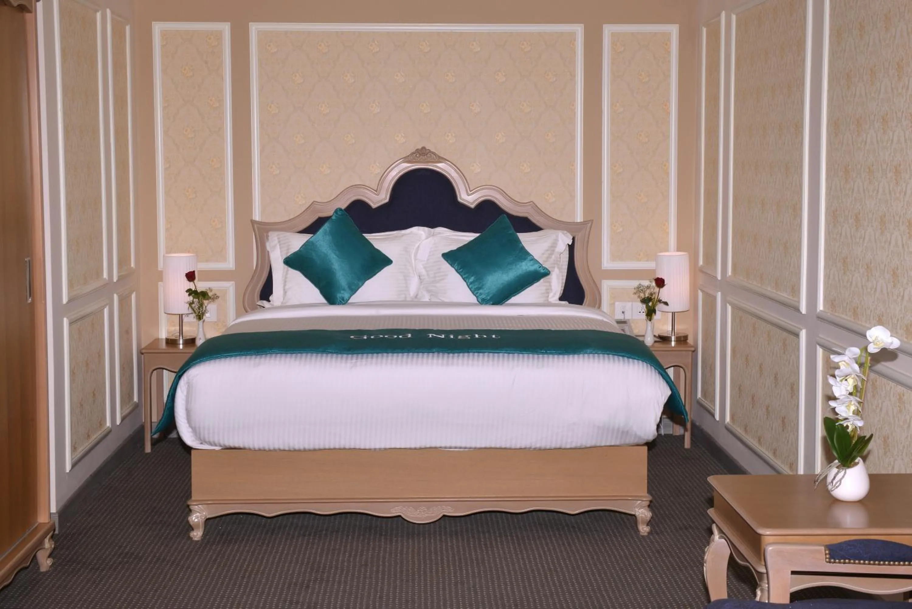 Photo of the whole room, Bed in La Roche Hotel