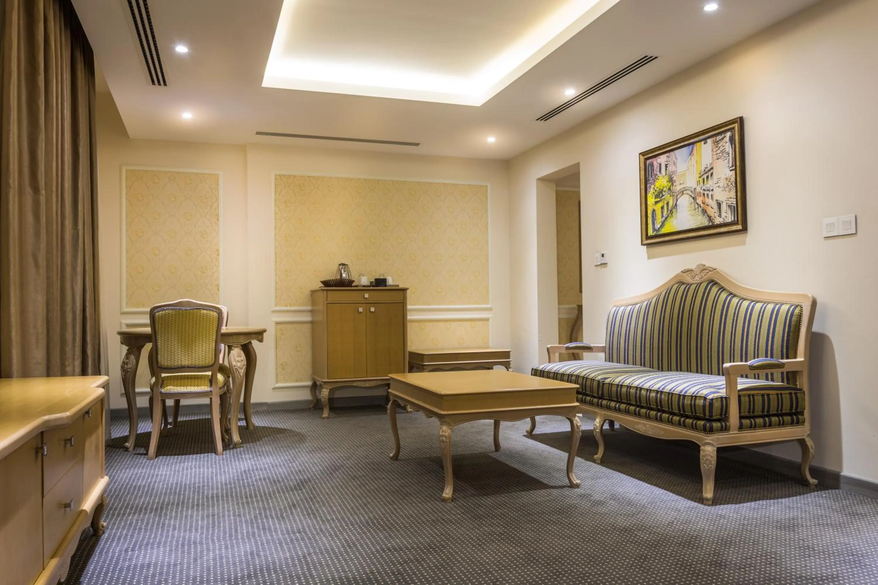 Living room in La Roche Hotel